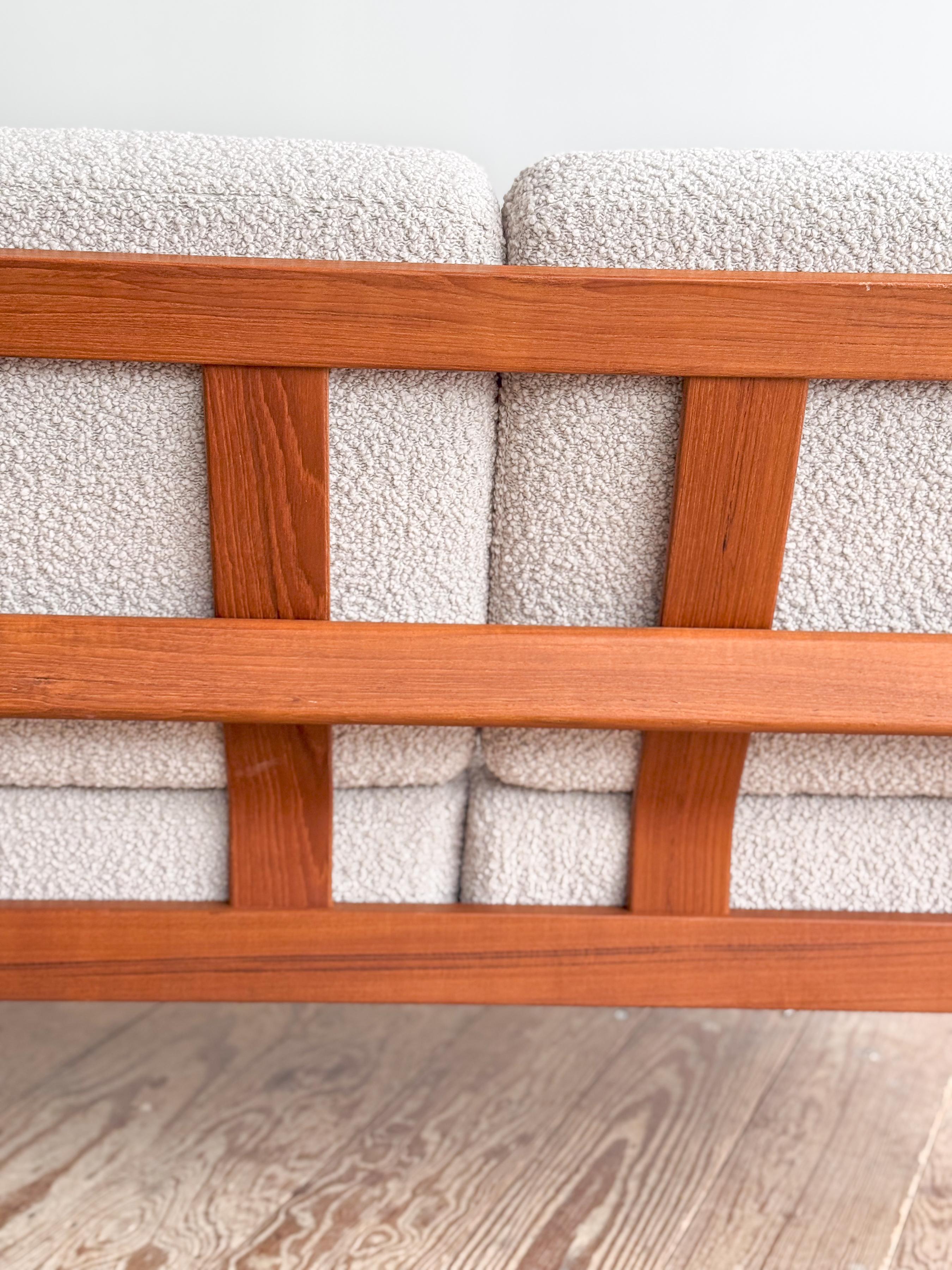 Divano con seduta a T di metà secolo, divano in teak di Arne Vodder per France & Søn in vendita 8