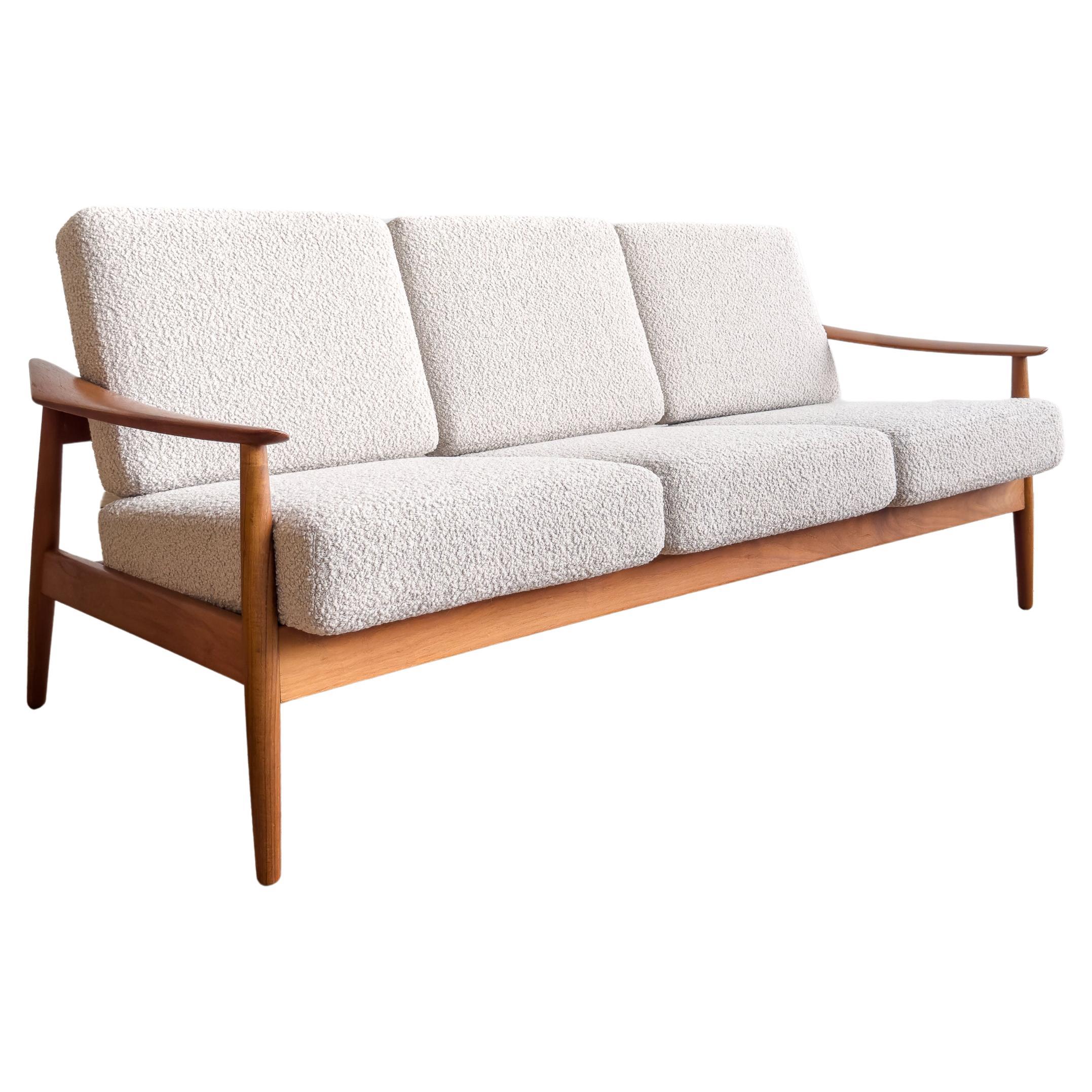Divano con seduta a T di metà secolo, divano in teak di Arne Vodder per France & Søn in vendita