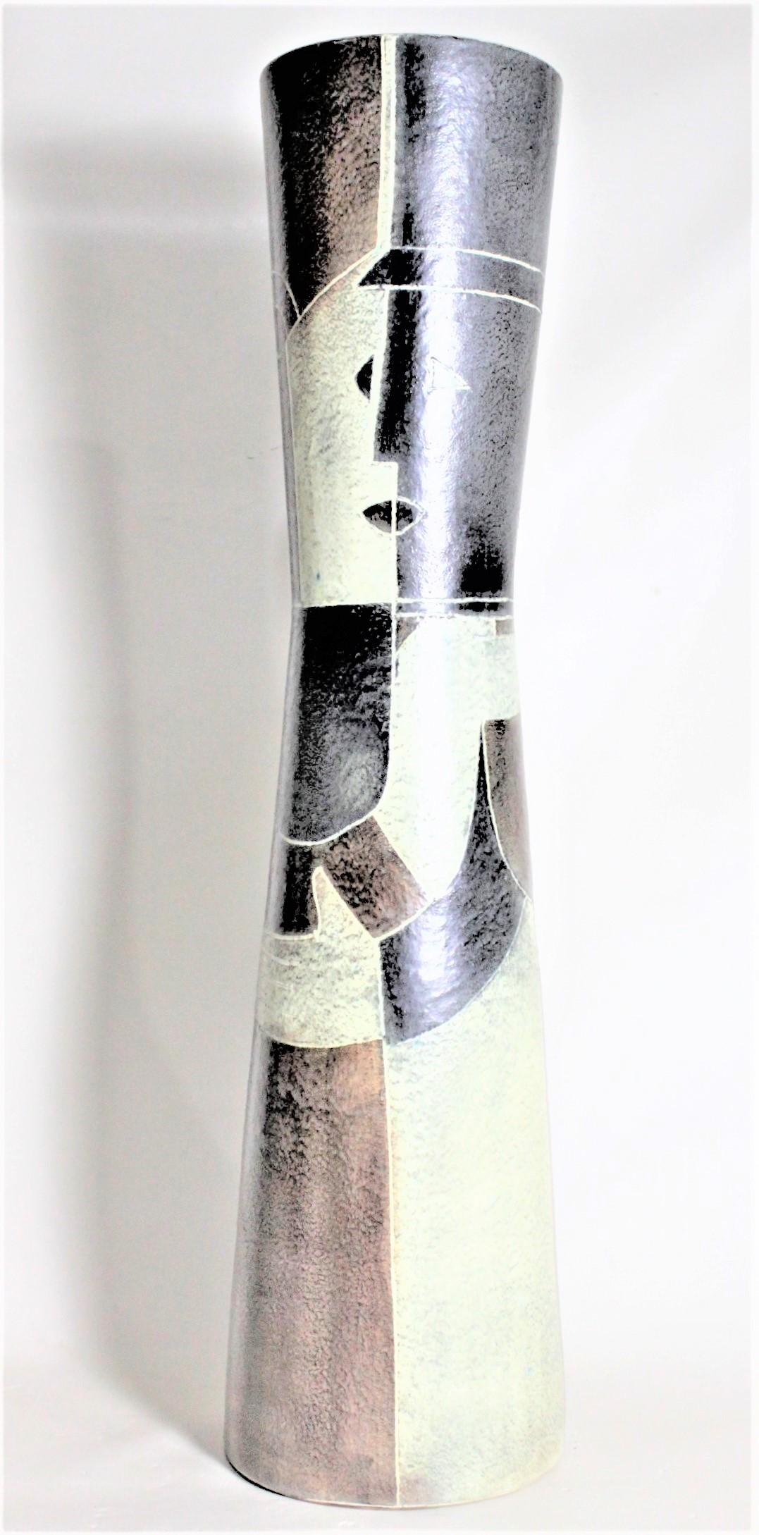 Hand-Crafted Midcentury Theo & Susan Harlander Brooklin Pottery Large Sgraffito Vase For Sale