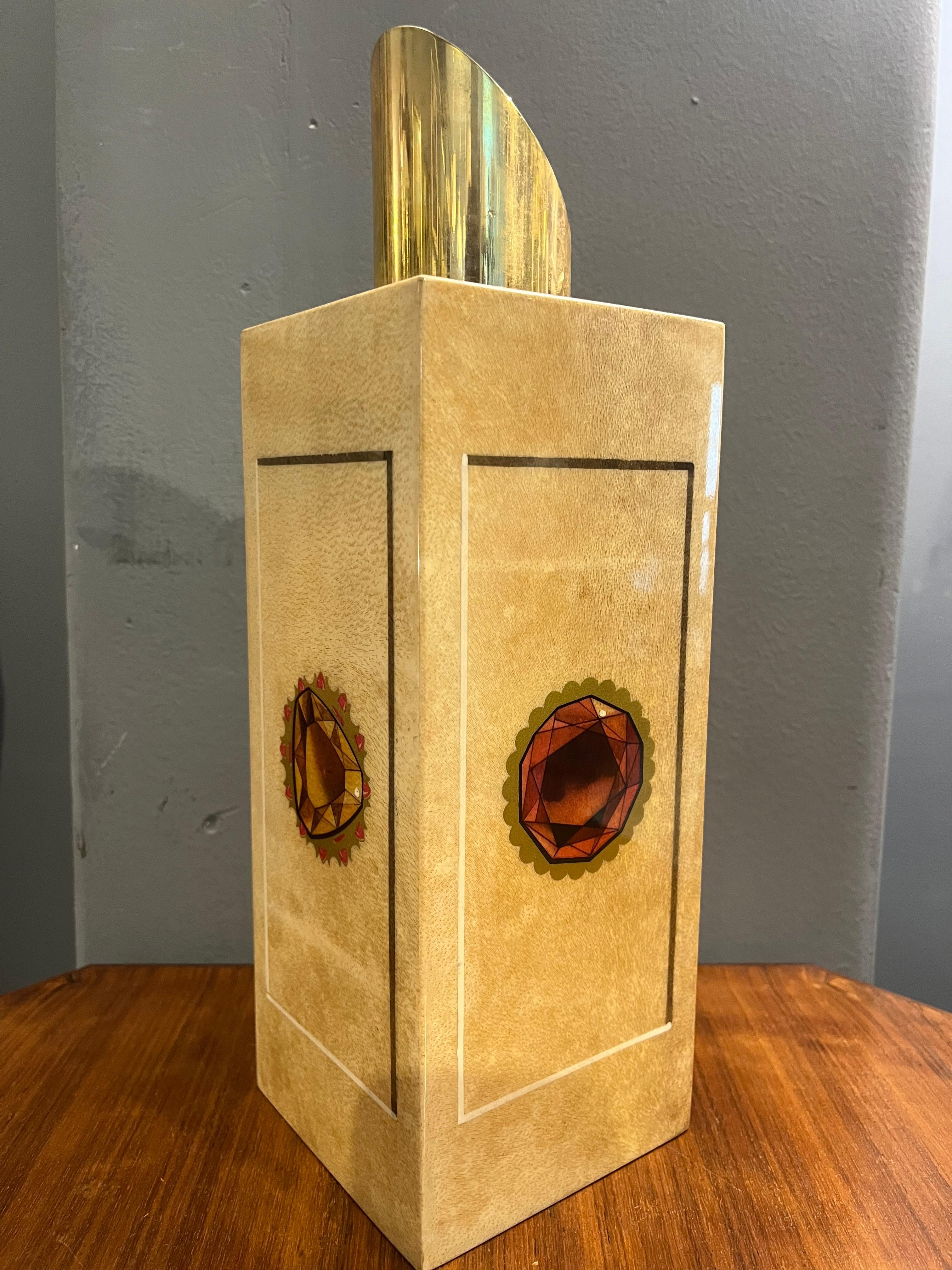 Italian Mid-century thermal flask in brass and goatskin by Aldo Tura in vendita