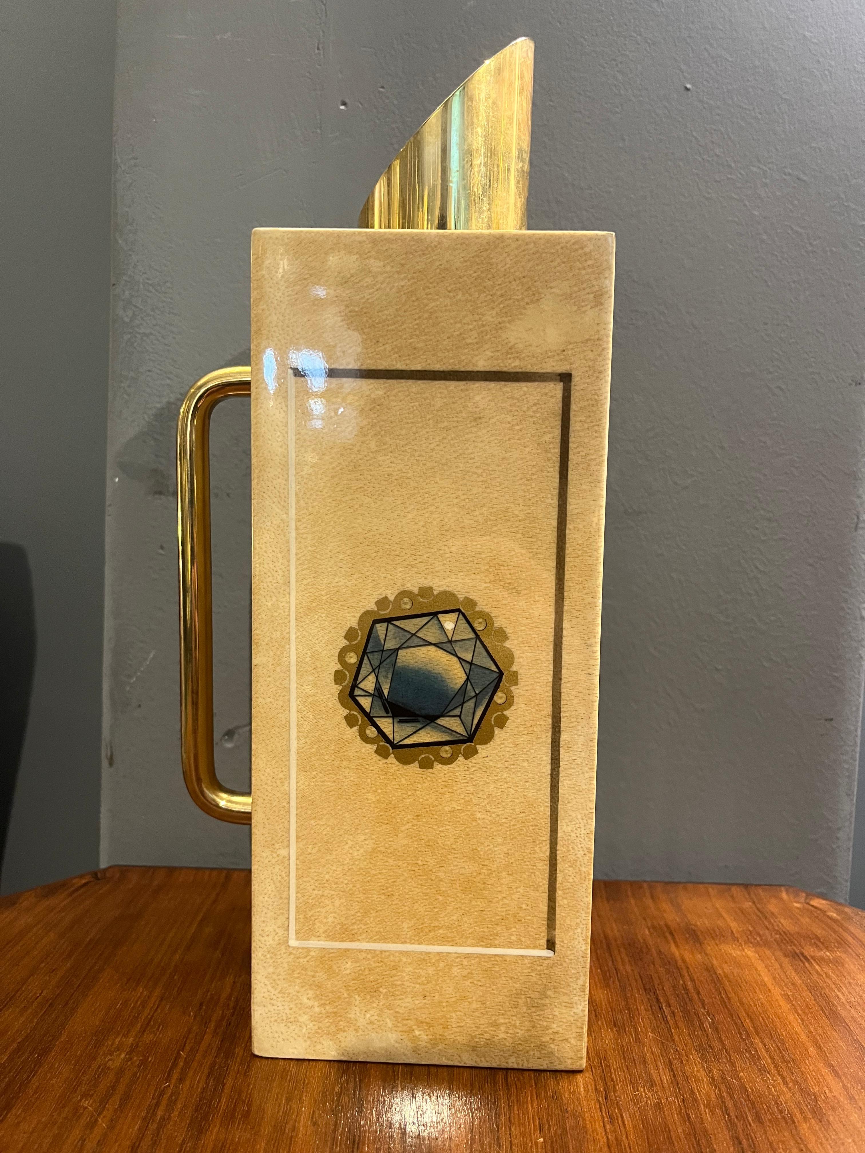 Ottone Mid-century thermal flask in brass and goatskin by Aldo Tura in vendita