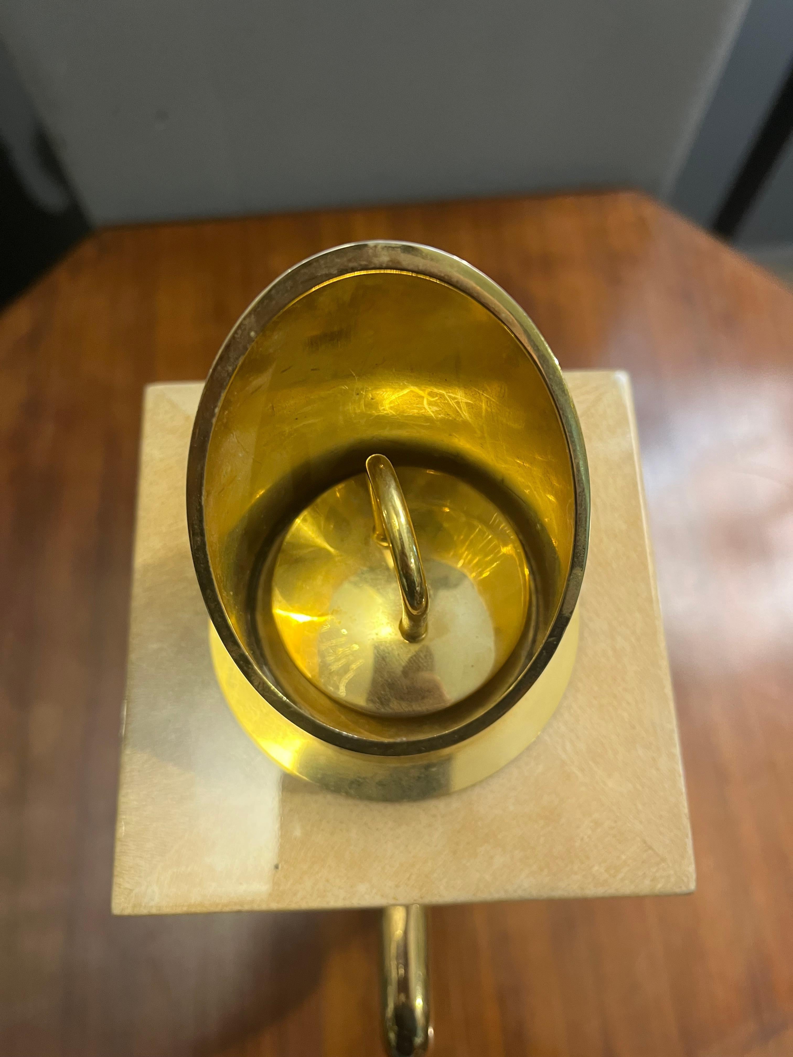 Mid-century thermal flask in brass and goatskin by Aldo Tura in vendita 3