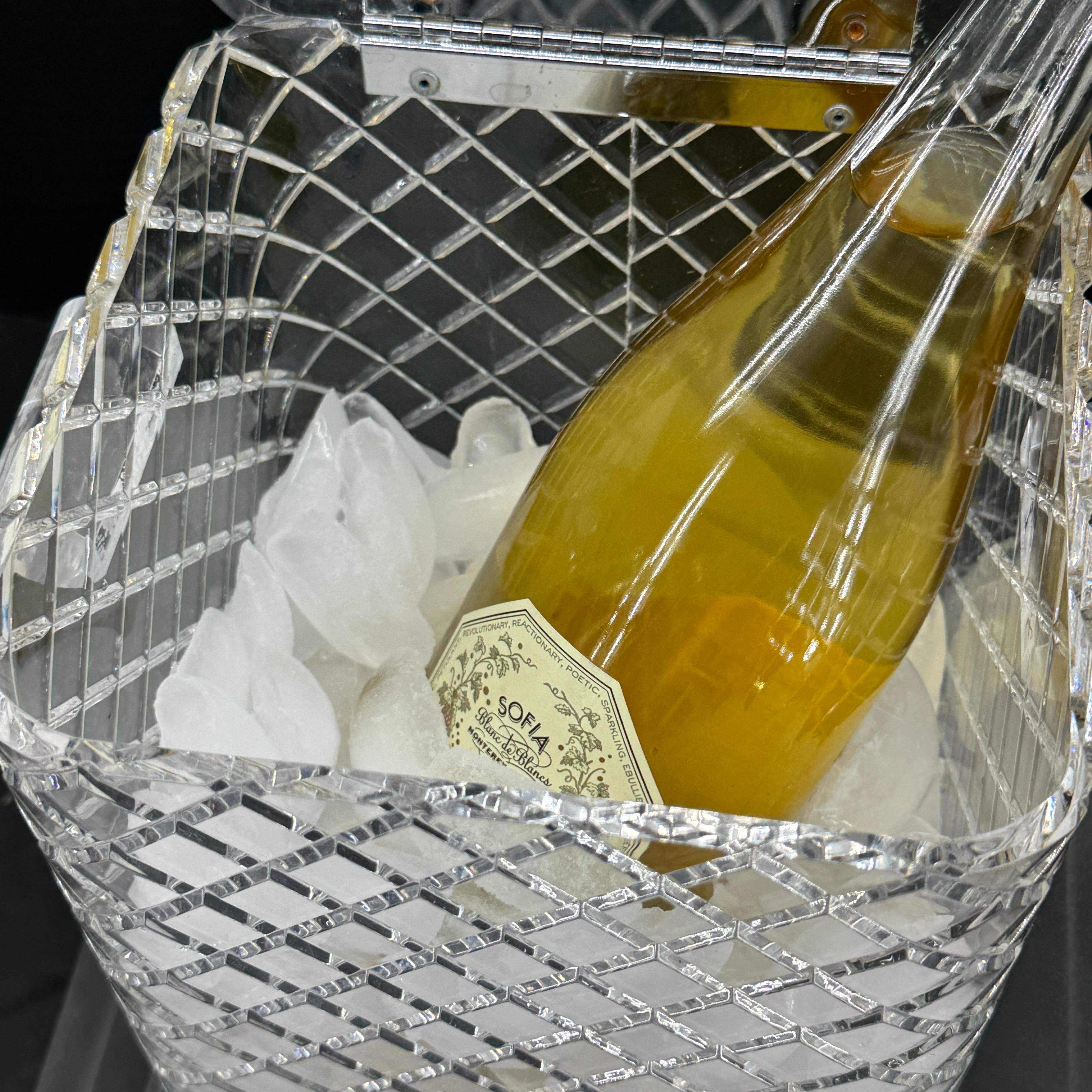 Secchiello per il ghiaccio in lucite spessa di metà secolo con manici Articoli da bar in vendita 1