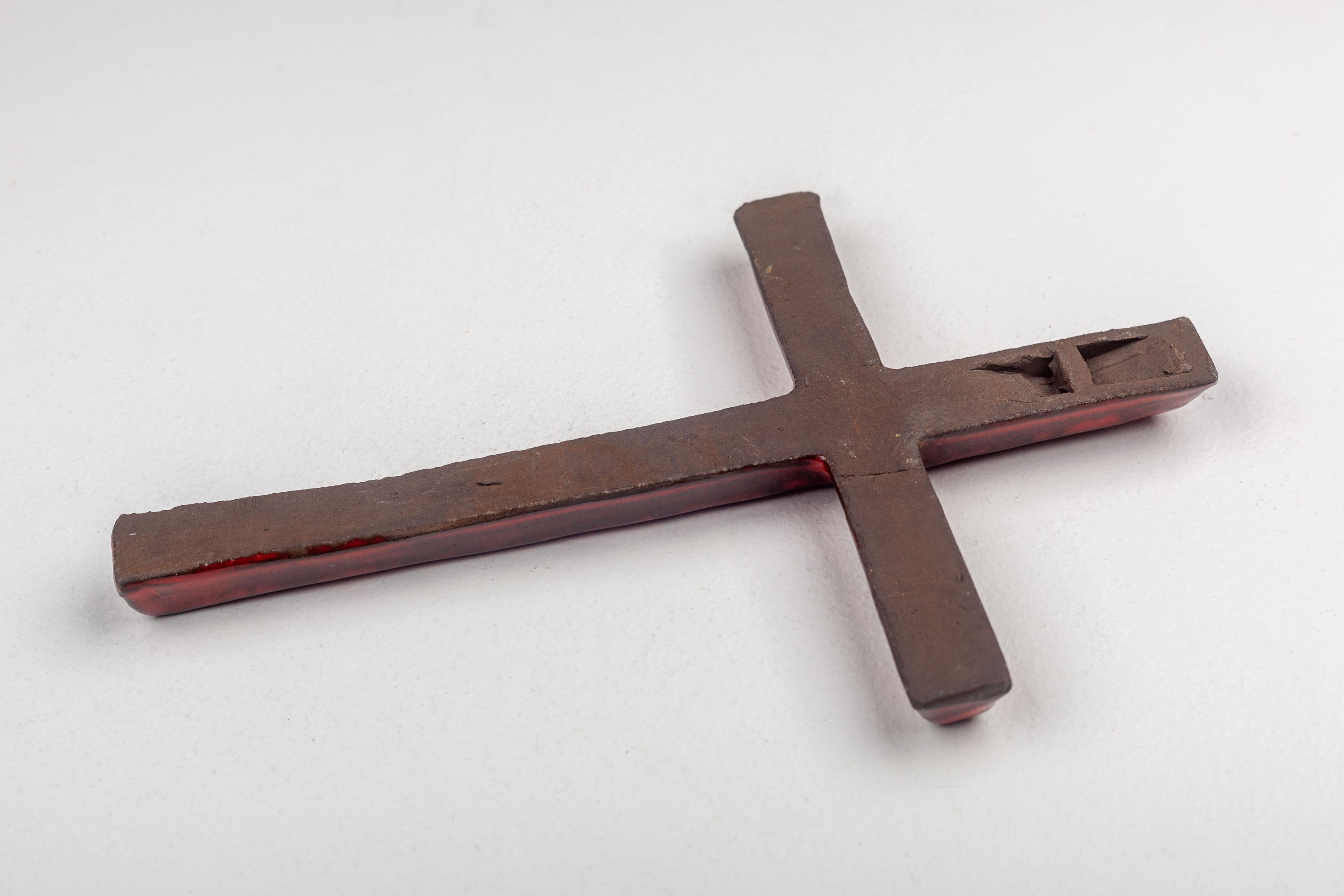 Mid Century Thin Glossy Red Ceramic Wall Cross with Embossed Circles Pattern In Good Condition For Sale In Chicago, IL
