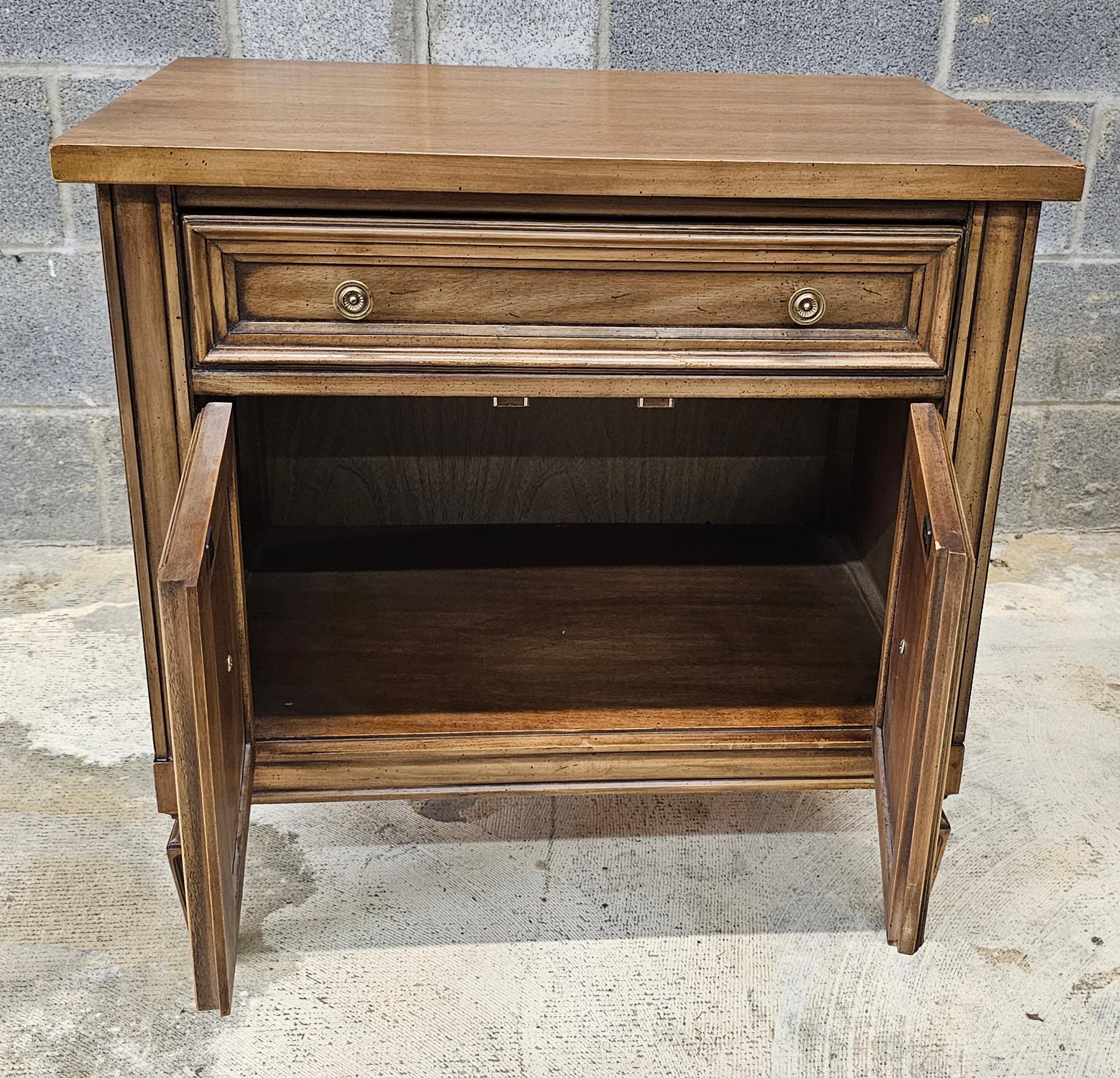 Mid Century Thomasville Italian Tuscan Style Walnut Bedside Tables, Pair For Sale 2