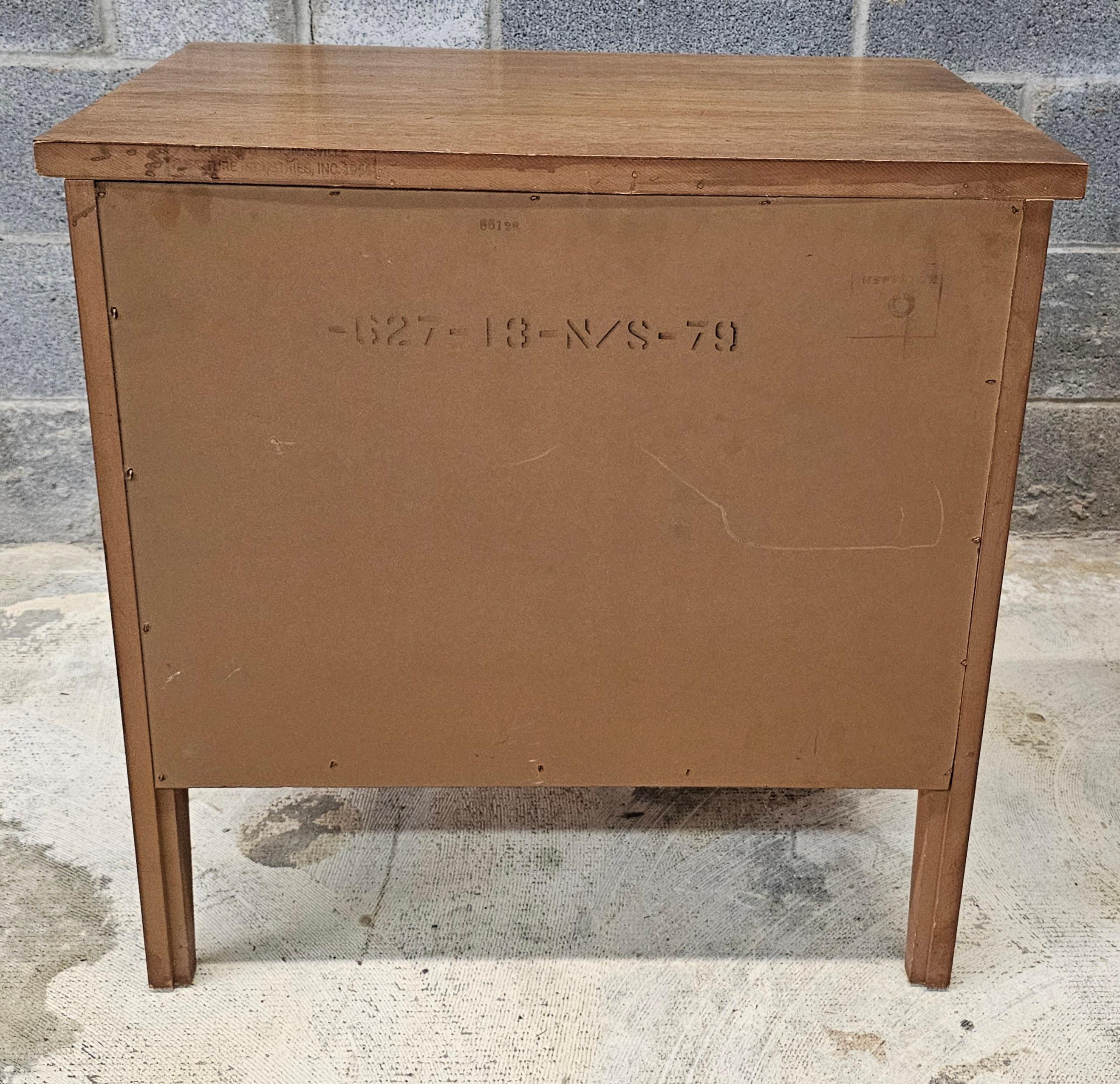 Mid Century Thomasville Italian Tuscan Style Walnut Bedside Tables, Pair For Sale 8