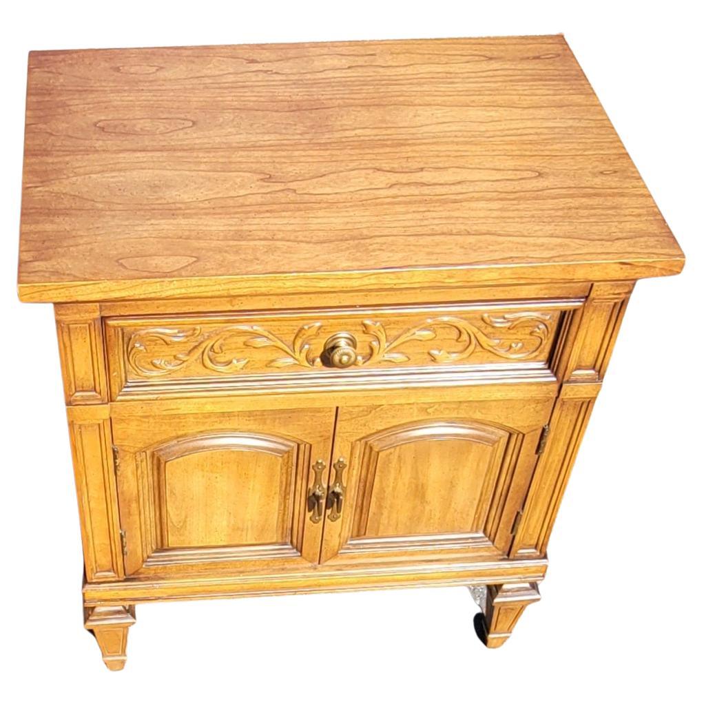 Brass Mid-Century Thomasville Neoclassical French Style Fruitwood Bedside Tables For Sale