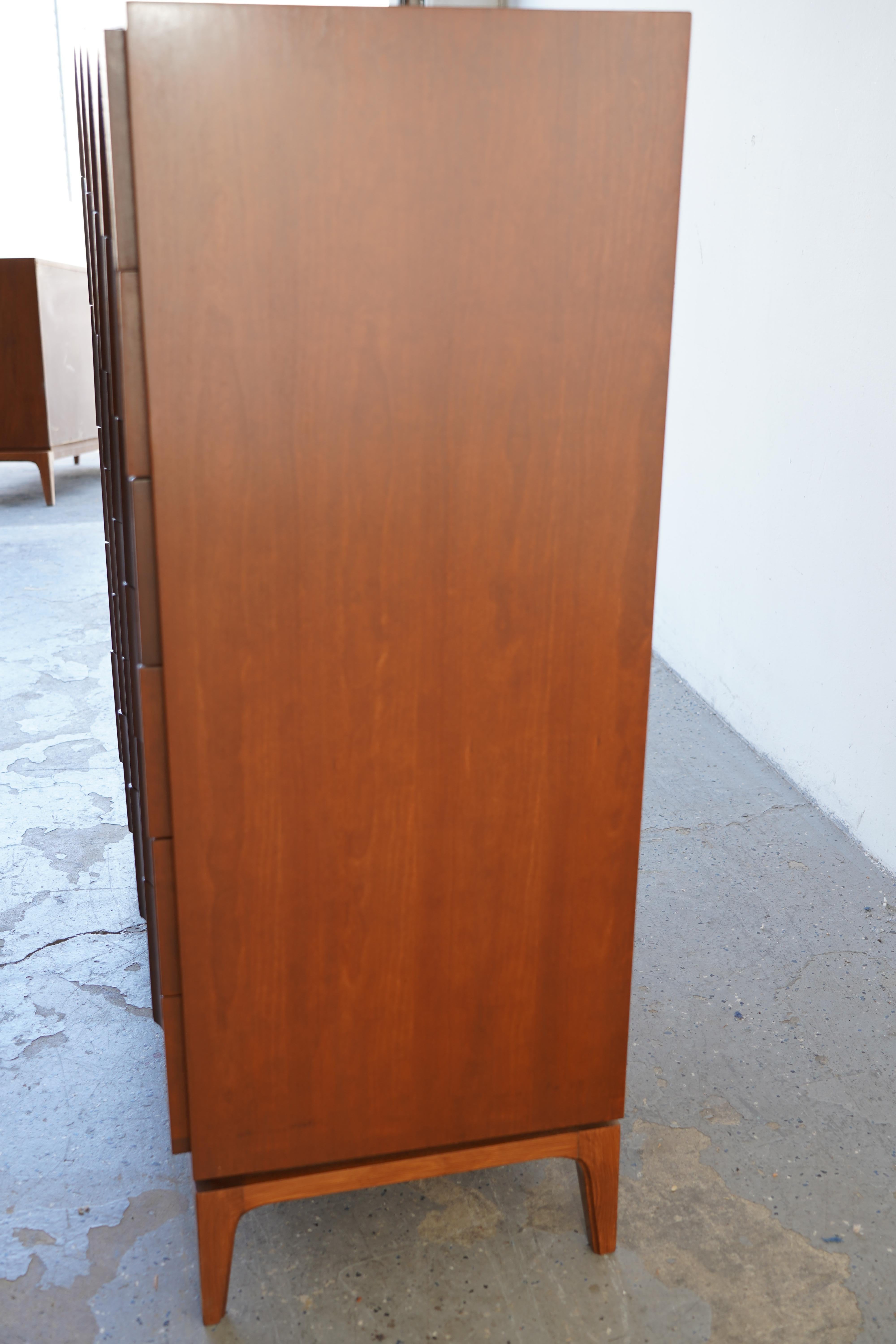 Mid Century  Thomasville Sculptural  Tall Dresser Walnut & Olive Burl For Sale 2