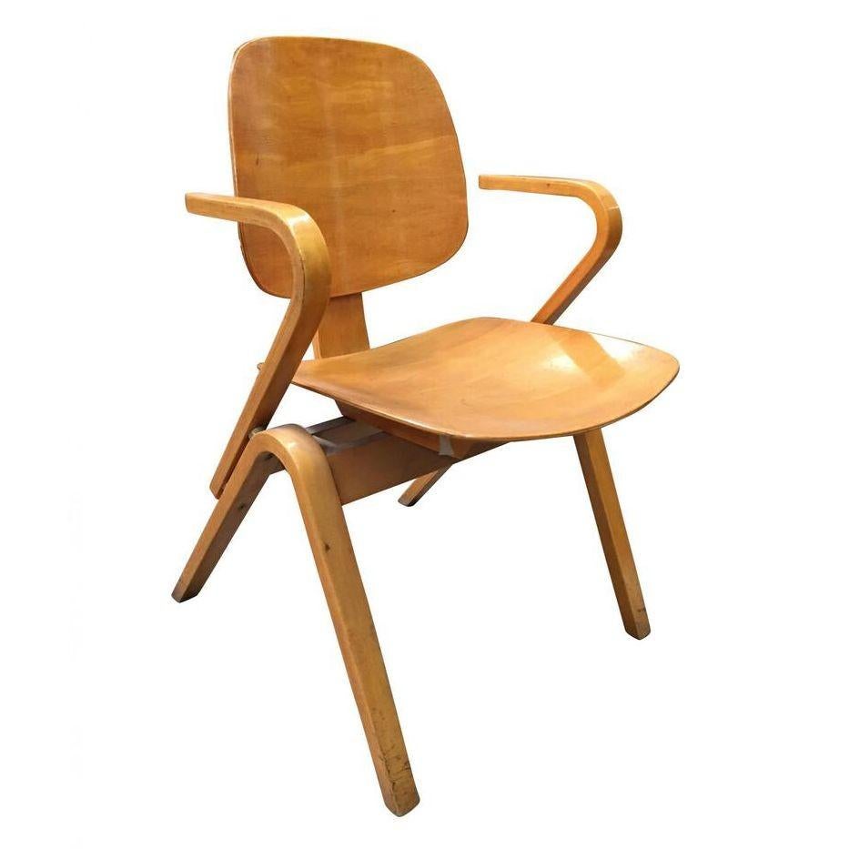 Set of five bent plywood armchair dining chairs Designed by Joe Atkinson for the Thonet furniture company. Each chair features a bent wood construction with a cupped potato seat and backrest with boomerang-shaped arms.
 
Set of Five.