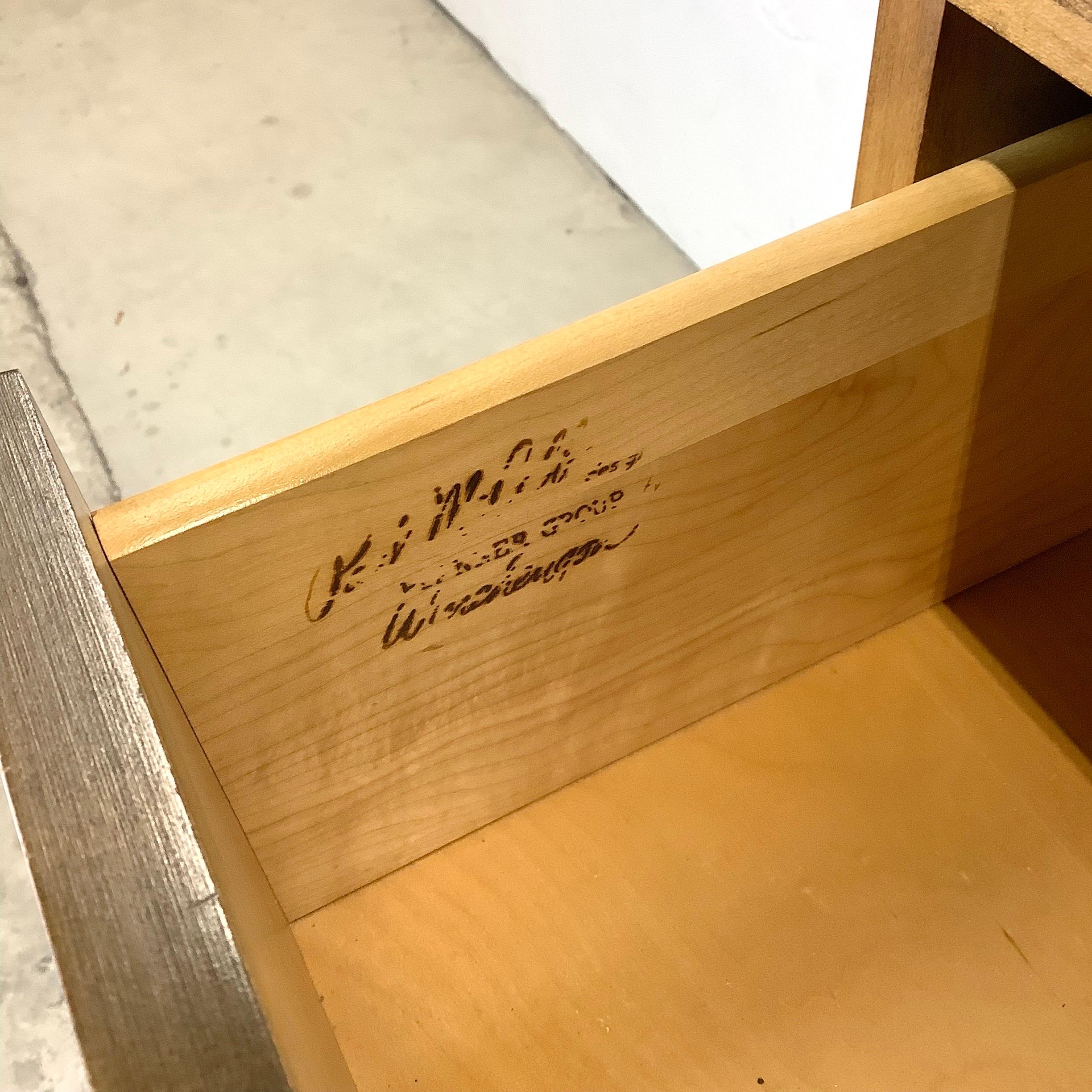 Kommode oder Nachttisch mit drei Schubladen aus der Mitte des Jahrhunderts von Paul McCobb im Zustand „Gut“ im Angebot in Trenton, NJ