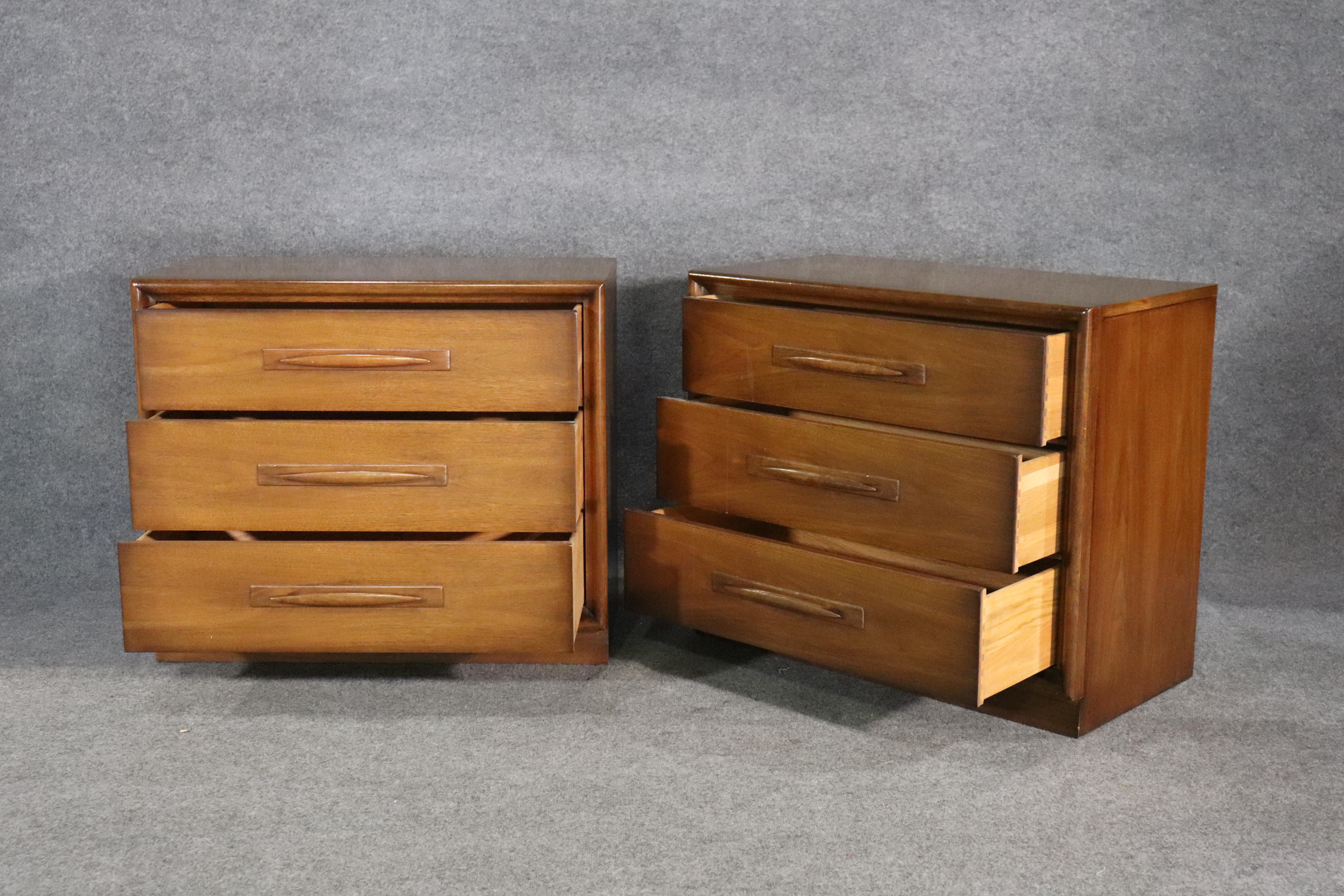 Pair of mid-century modern chest of drawers in walnut. Sculpted wood handles on each drawer. Could be used as large bedside tables.
Please confirm location NY or NJ