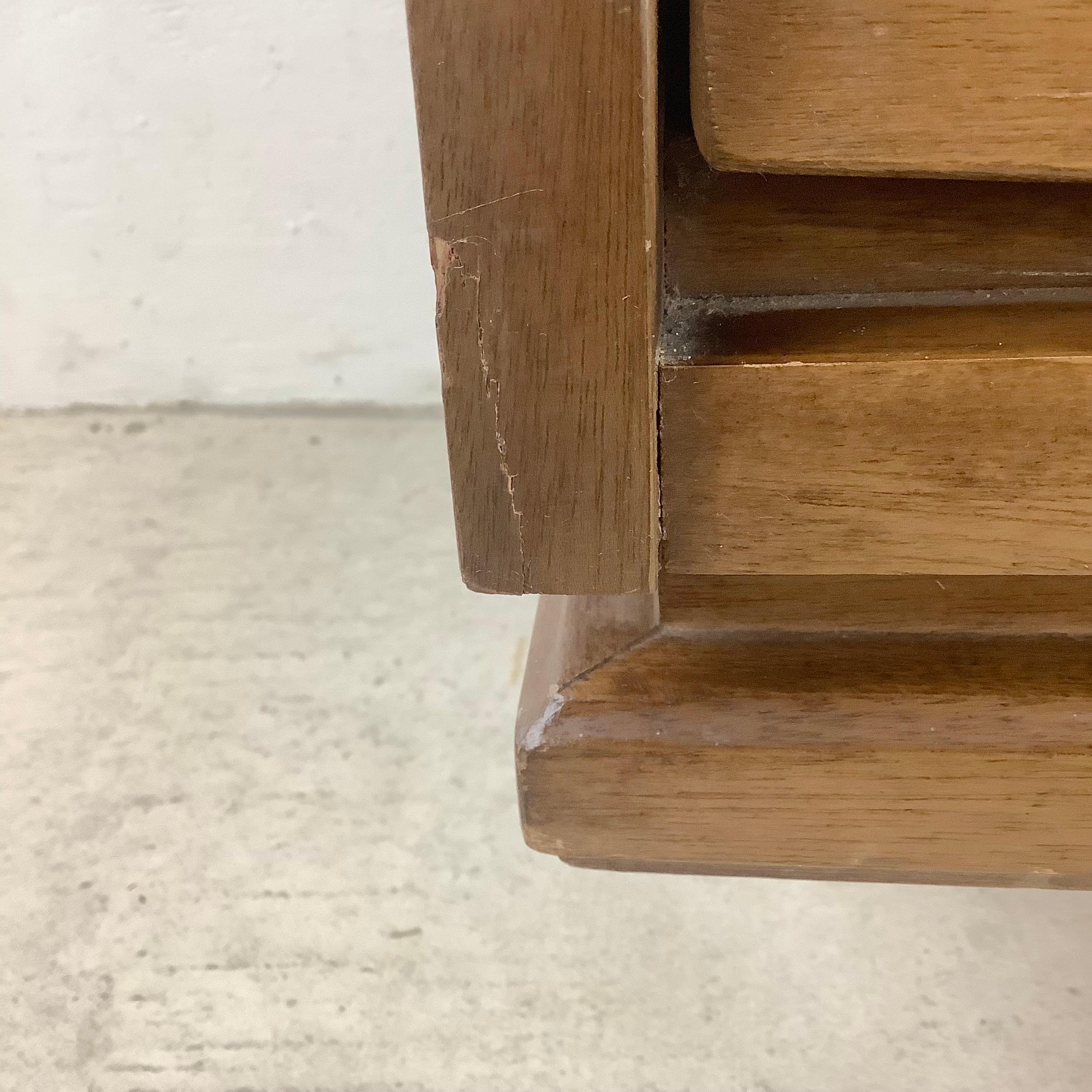 Mid-Century Three Drawer Concave Front Dresser 6