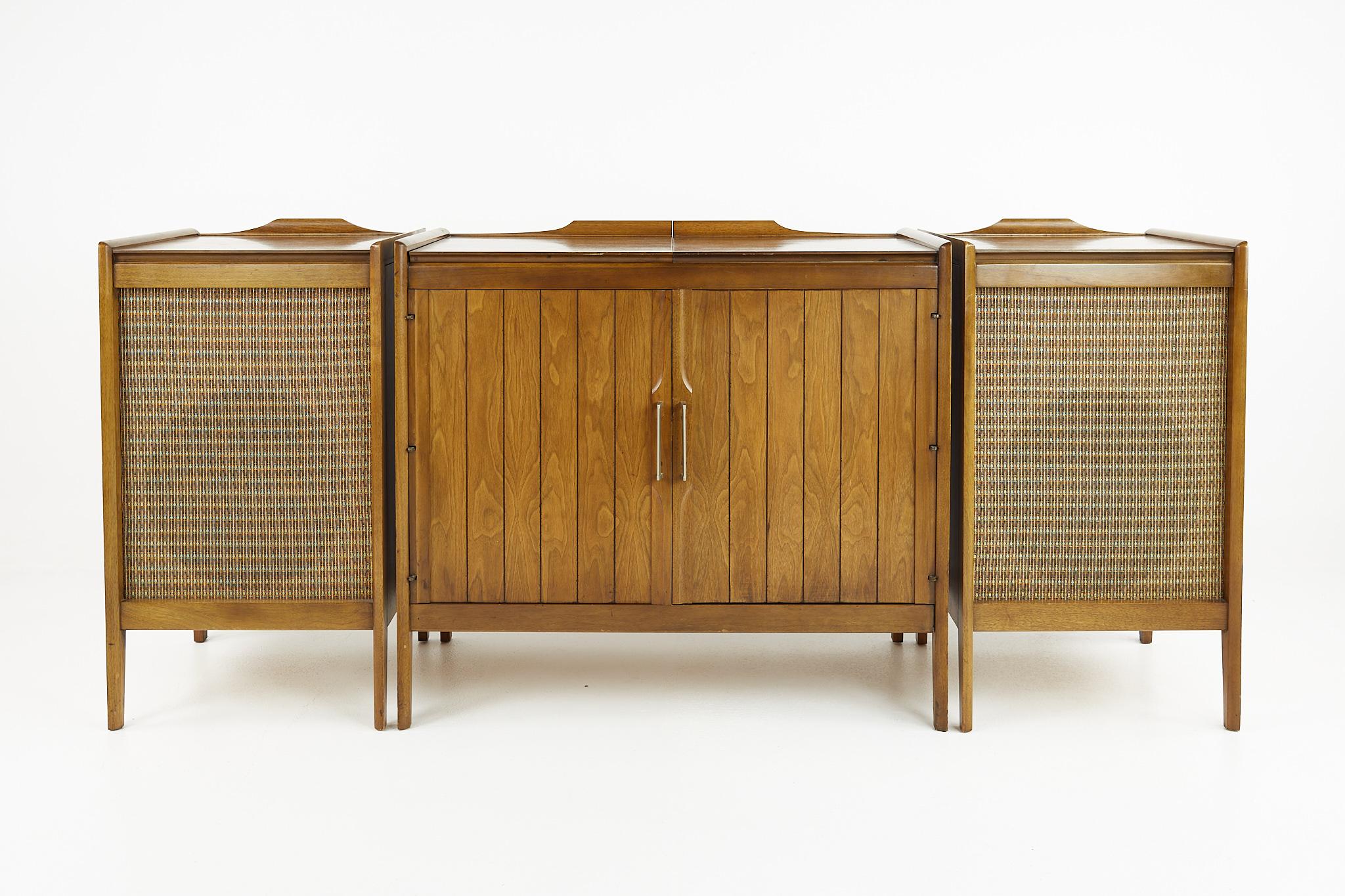 Mid century three piece stereo console and speakers

This console measures: 36 wide x 19.5 deep x 33 inches high, and each speaker is 18.5 wide x 18.75 deep x 33.25 inches high

All pieces of furniture can be had in what we call restored vintage