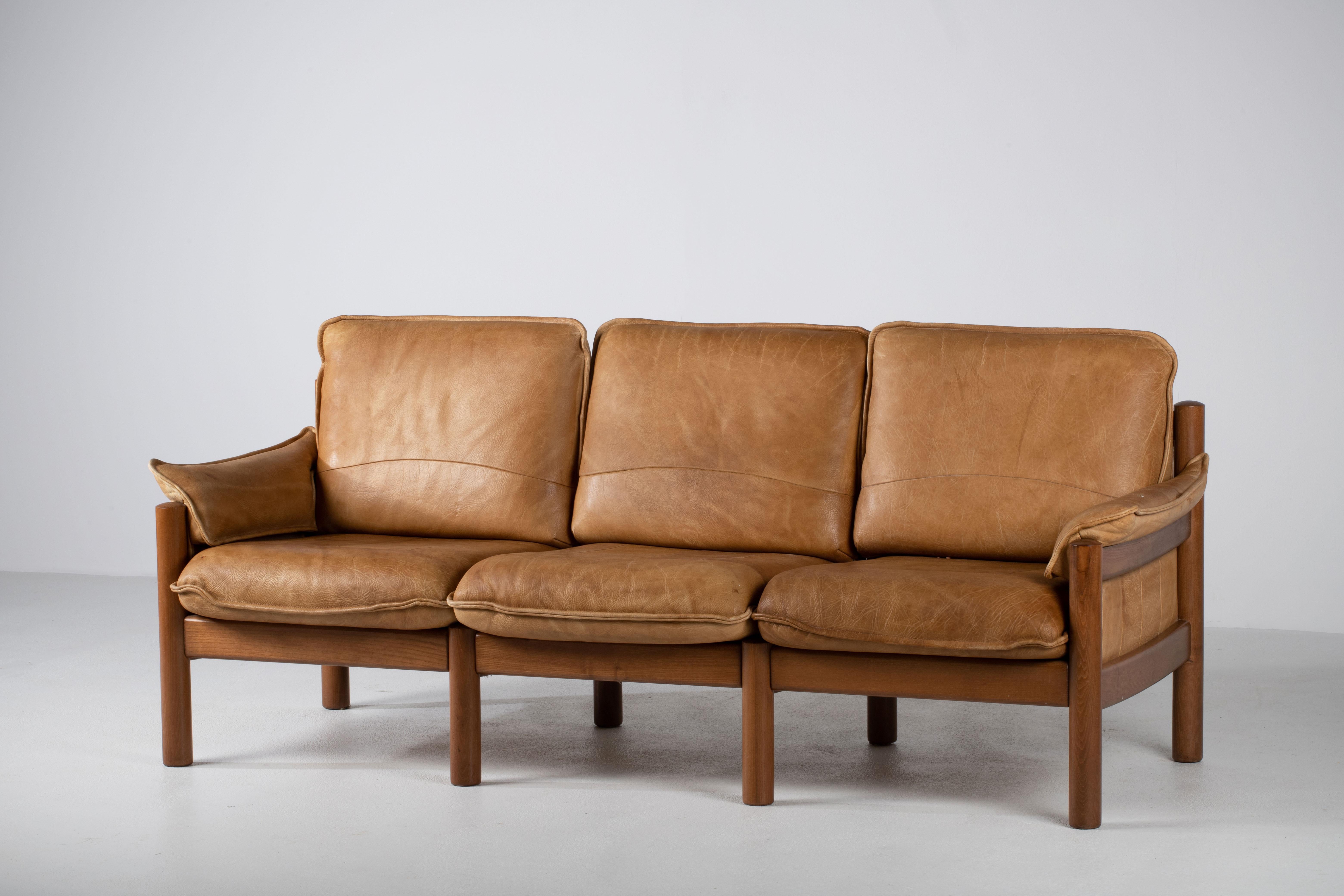 Dreisitziges Ledersofa aus der Mitte des Jahrhunderts in der Art von Pierre Chapo (Französisch) im Angebot
