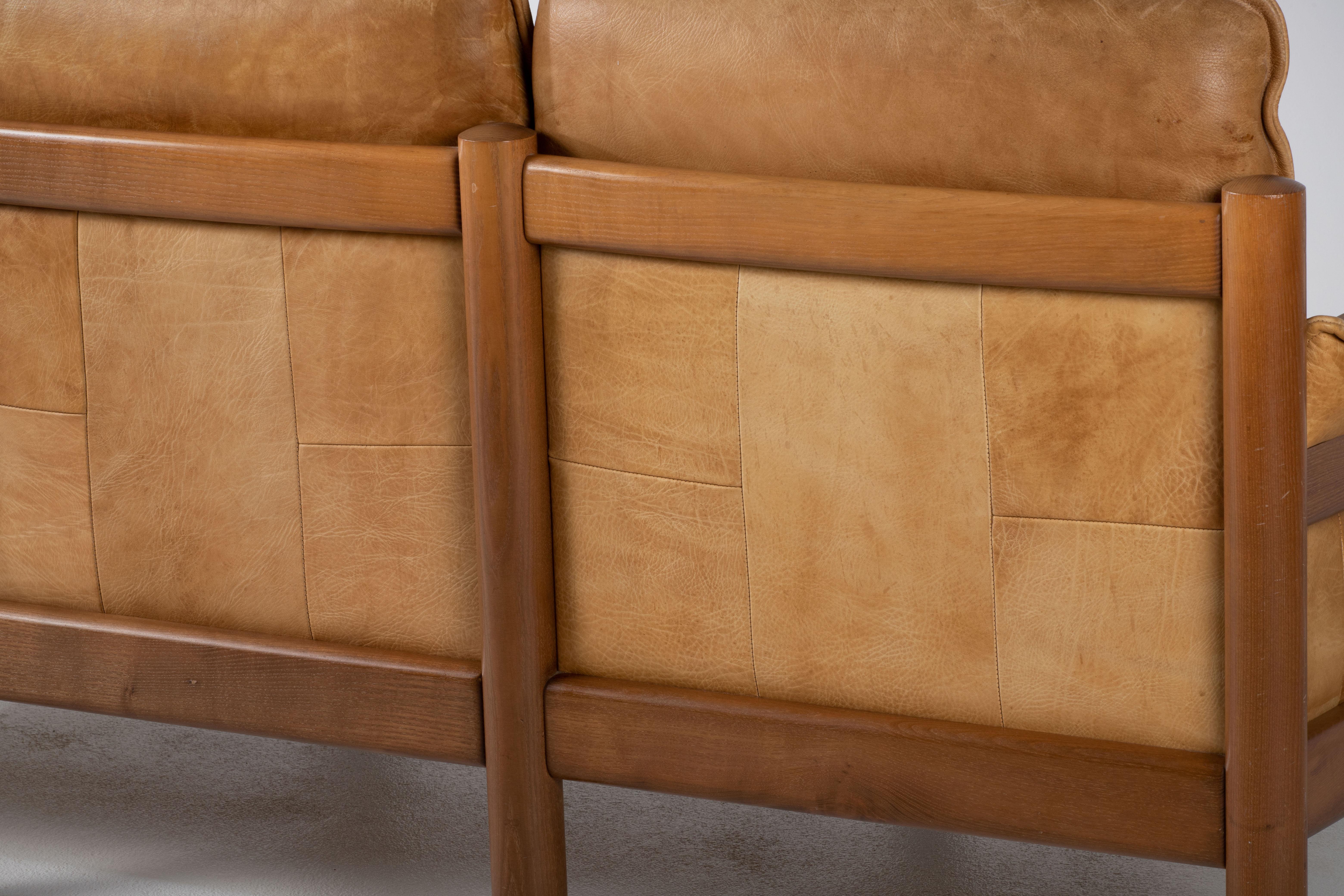 Dreisitziges Ledersofa aus der Mitte des Jahrhunderts in der Art von Pierre Chapo im Angebot 7