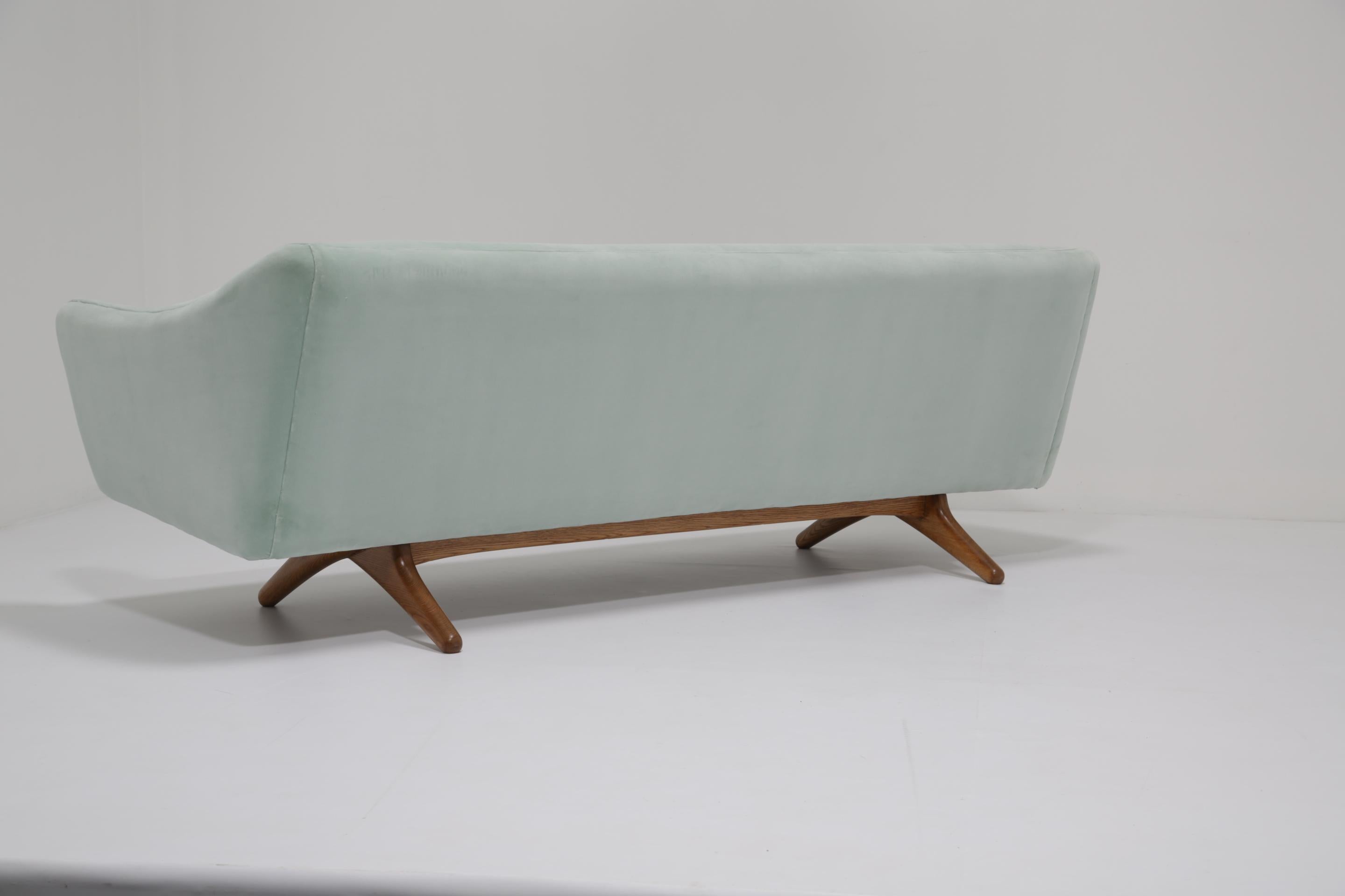 Sofá de tres plazas de mediados de siglo Modelo ML-140 de Illum Wikkelsø para Laursen, década de 1960. en venta 7