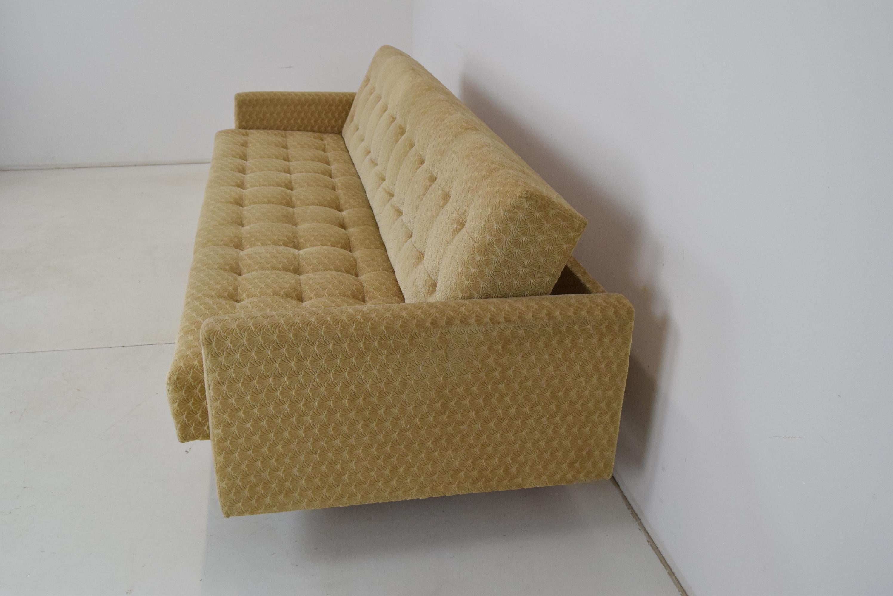 Mid-Century Three Seat Sofa or Daybed, 1970s For Sale 3
