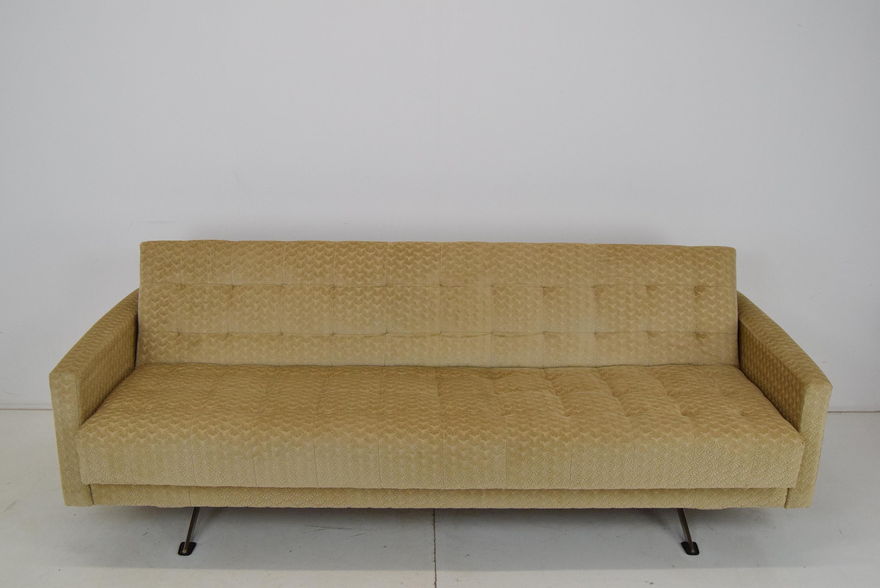 Mid-Century Modern Mid-Century Three Seat Sofa or Daybed, 1970s For Sale