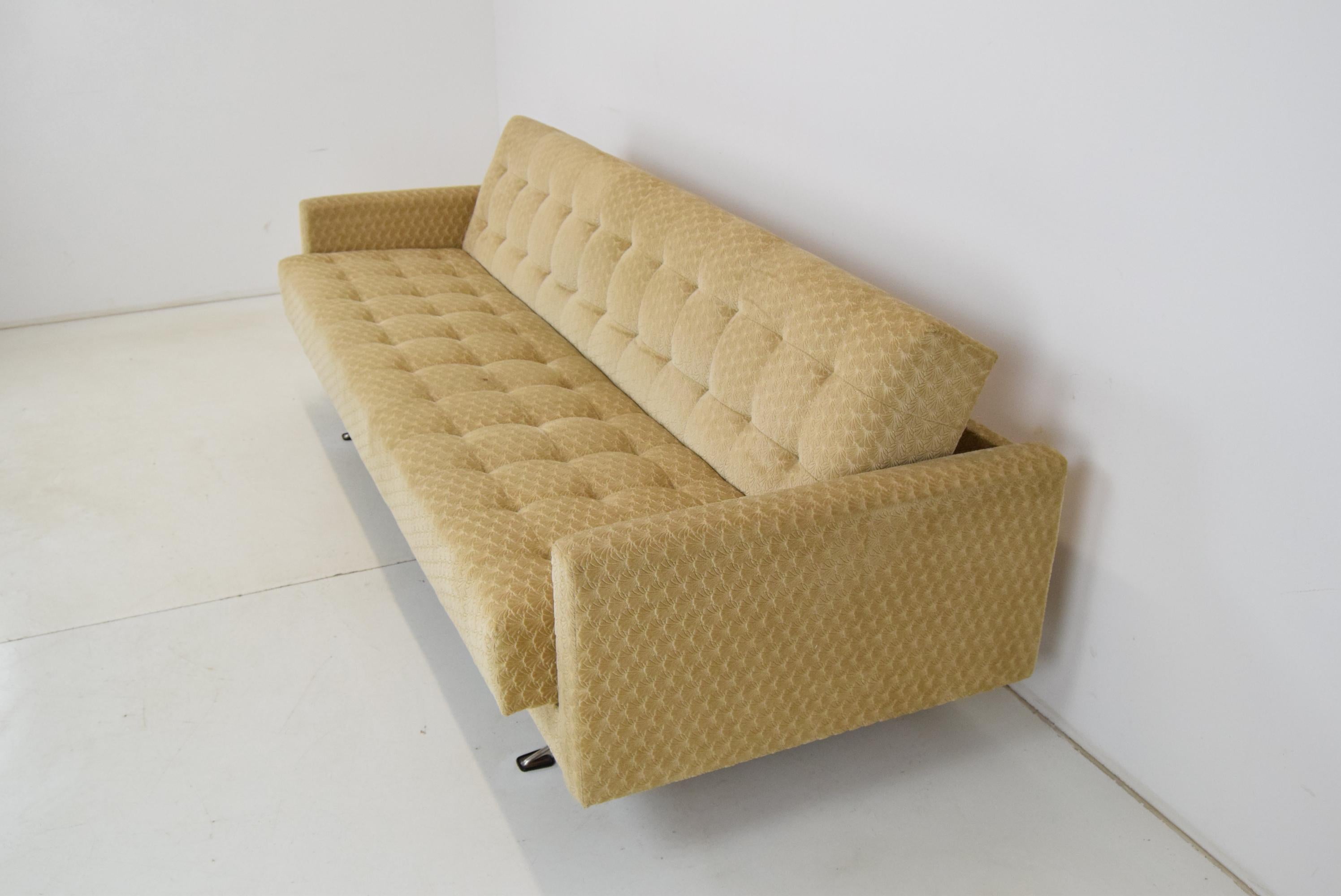 Mid-Century Three Seat Sofa or Daybed, 1970s In Good Condition For Sale In Praha, CZ