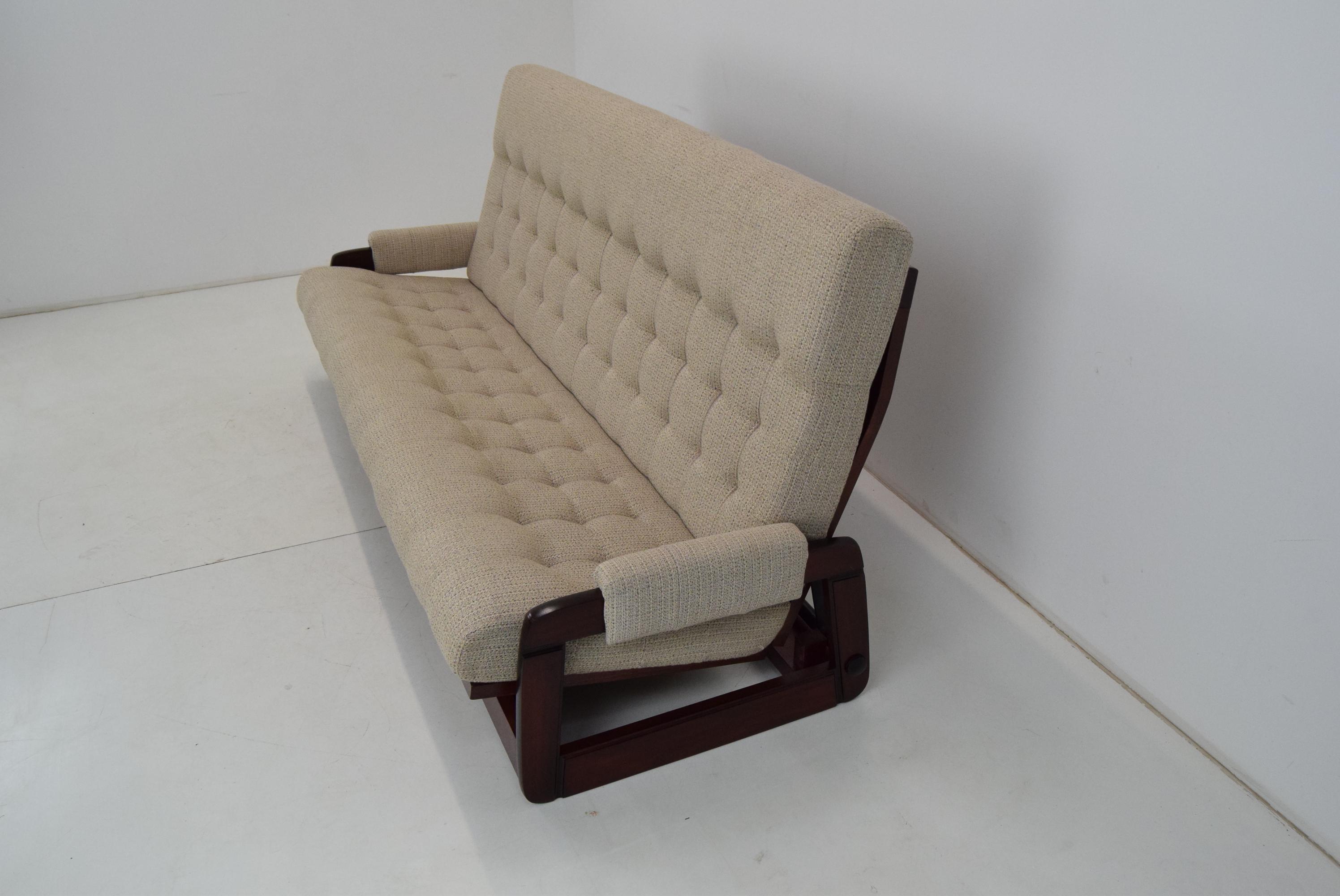 Made in Czechoslovakia
Made of Fabric,Wood,Metal
Daybed has dimensions:Height-33cm,Depth-206cm,Width-133cm
Seat height is 38cm
Good Original condition.
 