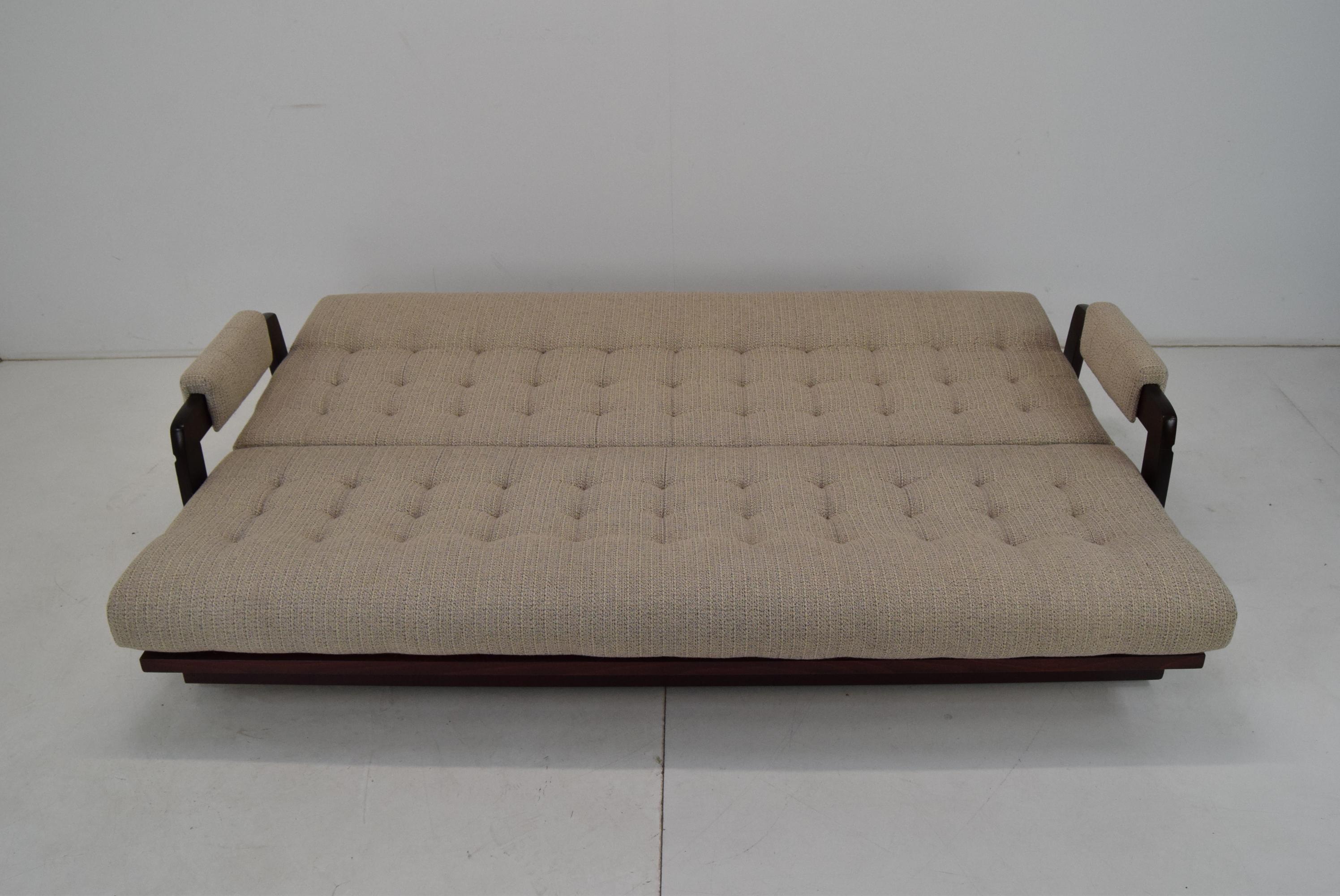 Métal Canapé ou lit de repos trois places, années 1980 en vente