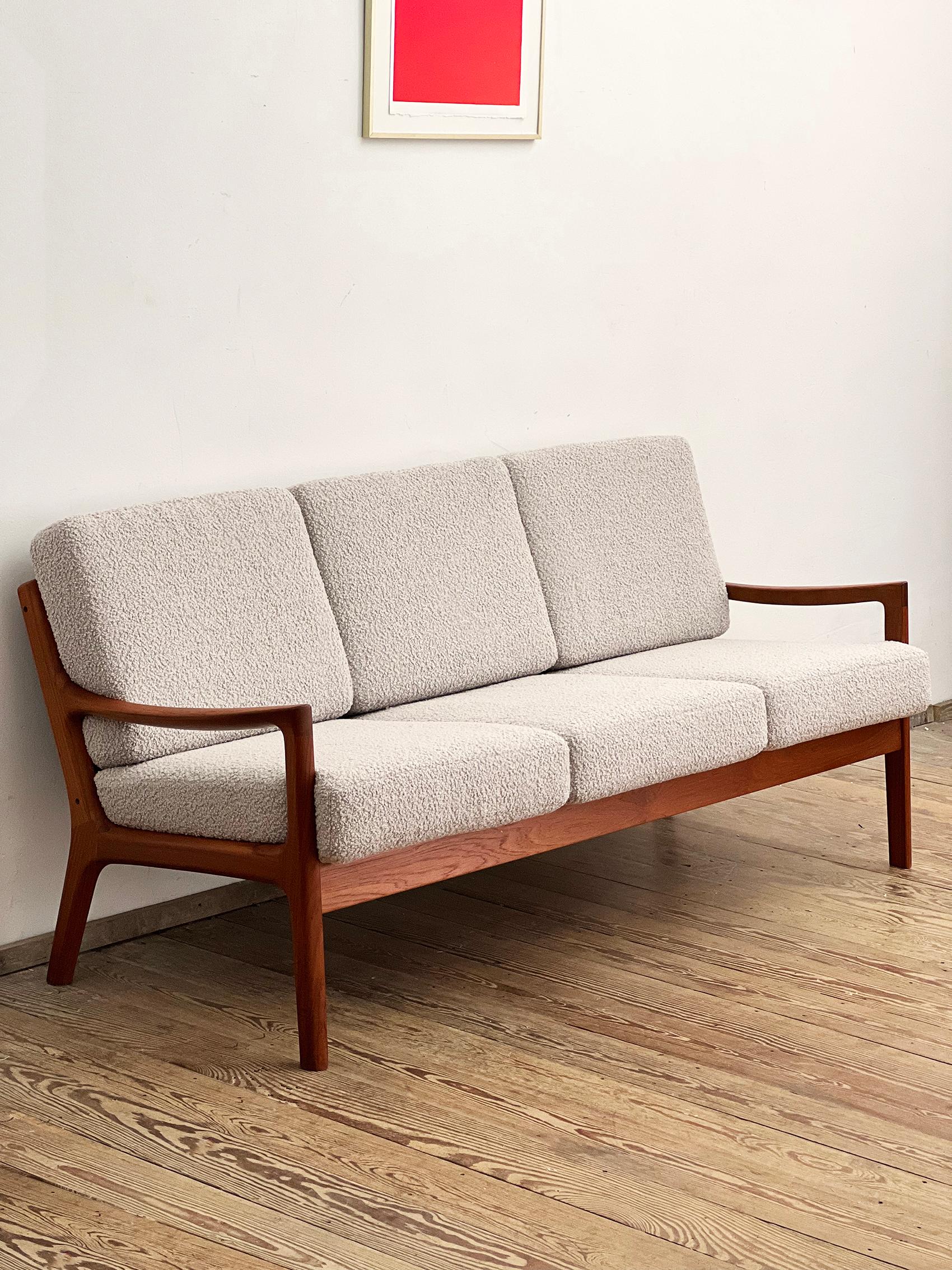 Dreisitzer-Sofa Senator aus der Mitte des Jahrhunderts, dänische Design-Teakholzkommode von Ole Wanscher im Angebot 8