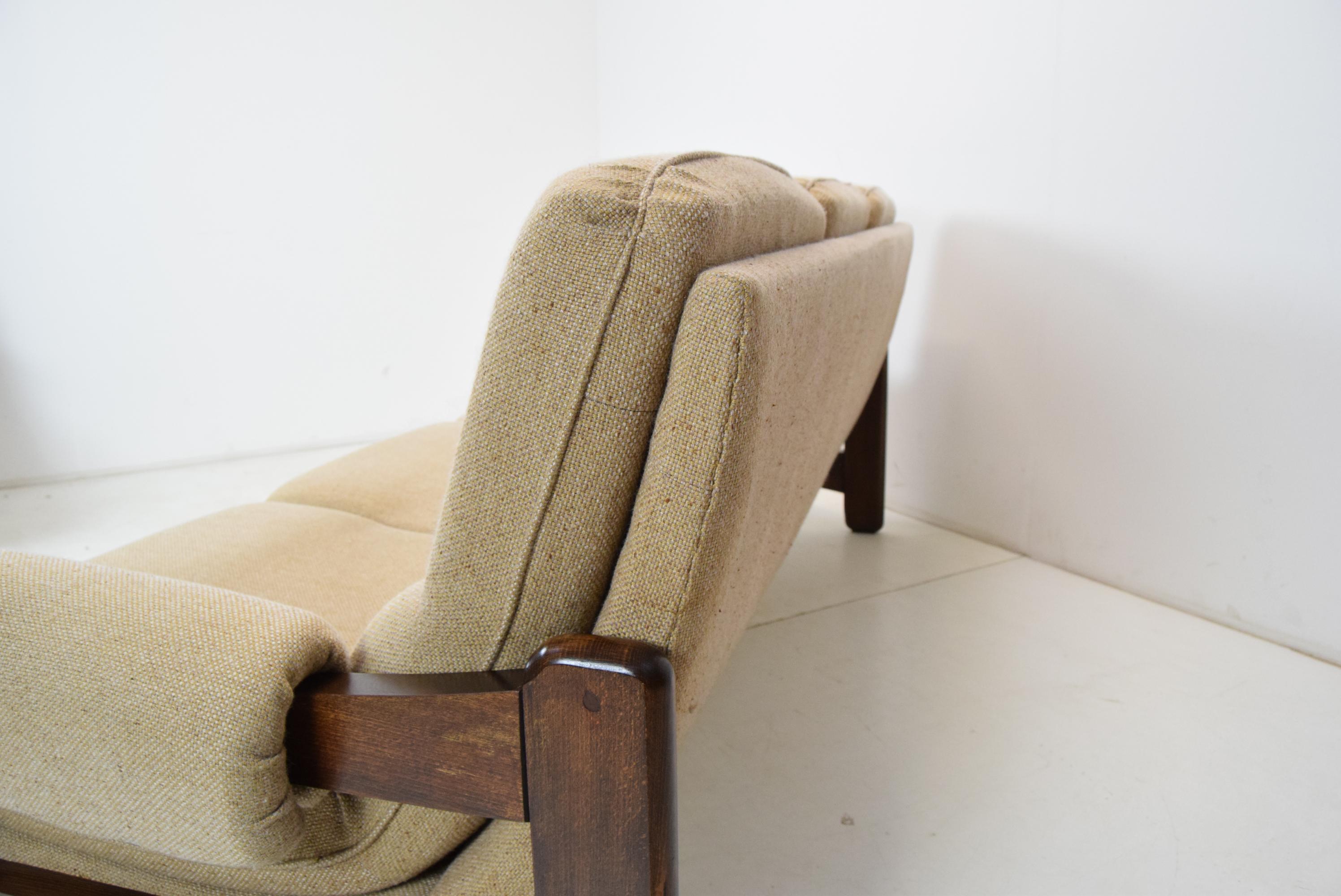 Drei-Sitz-Sofa aus der Mitte des Jahrhunderts, 1970''s.  im Angebot 3
