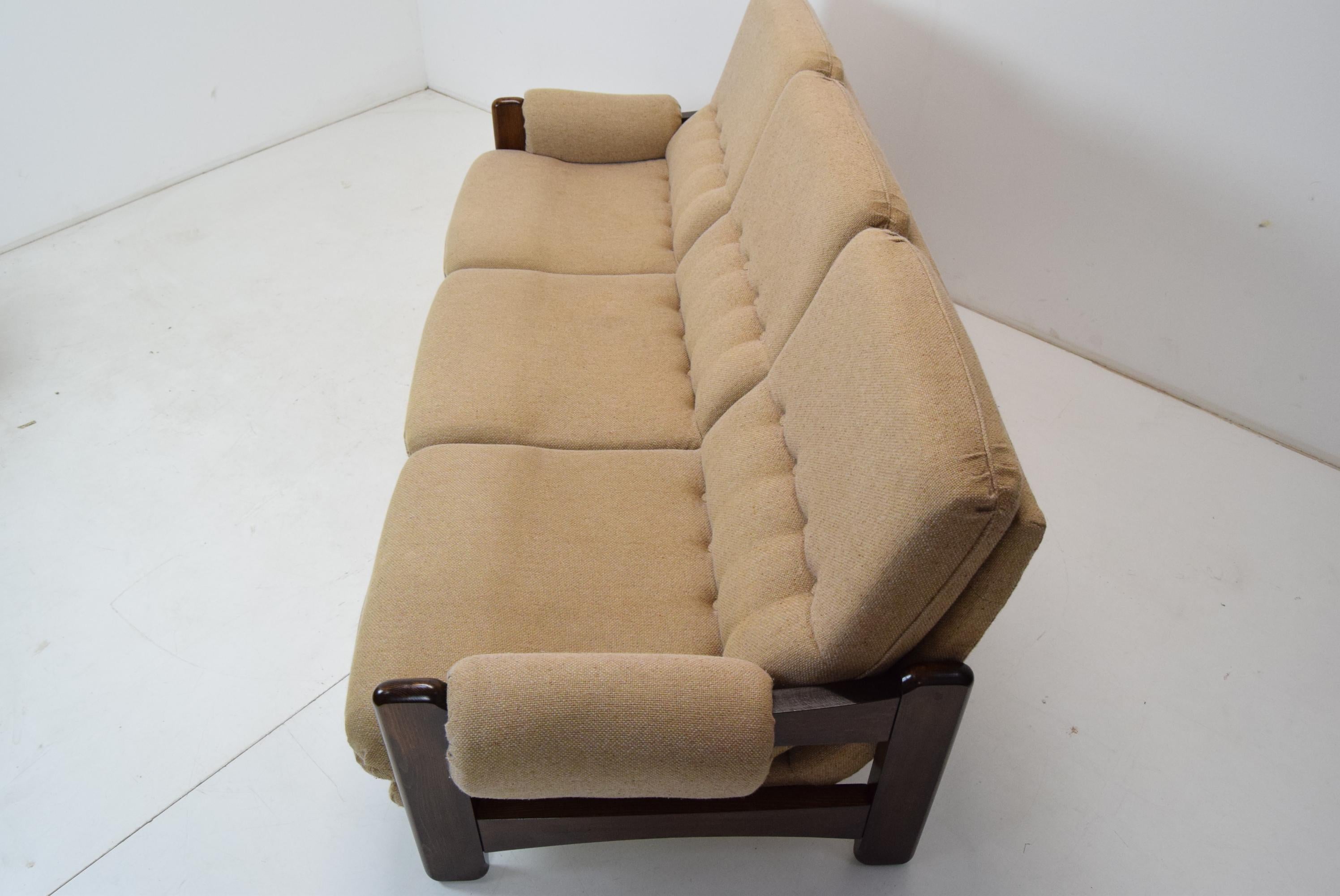 Drei-Sitz-Sofa aus der Mitte des Jahrhunderts, 1970''s.  im Angebot 4