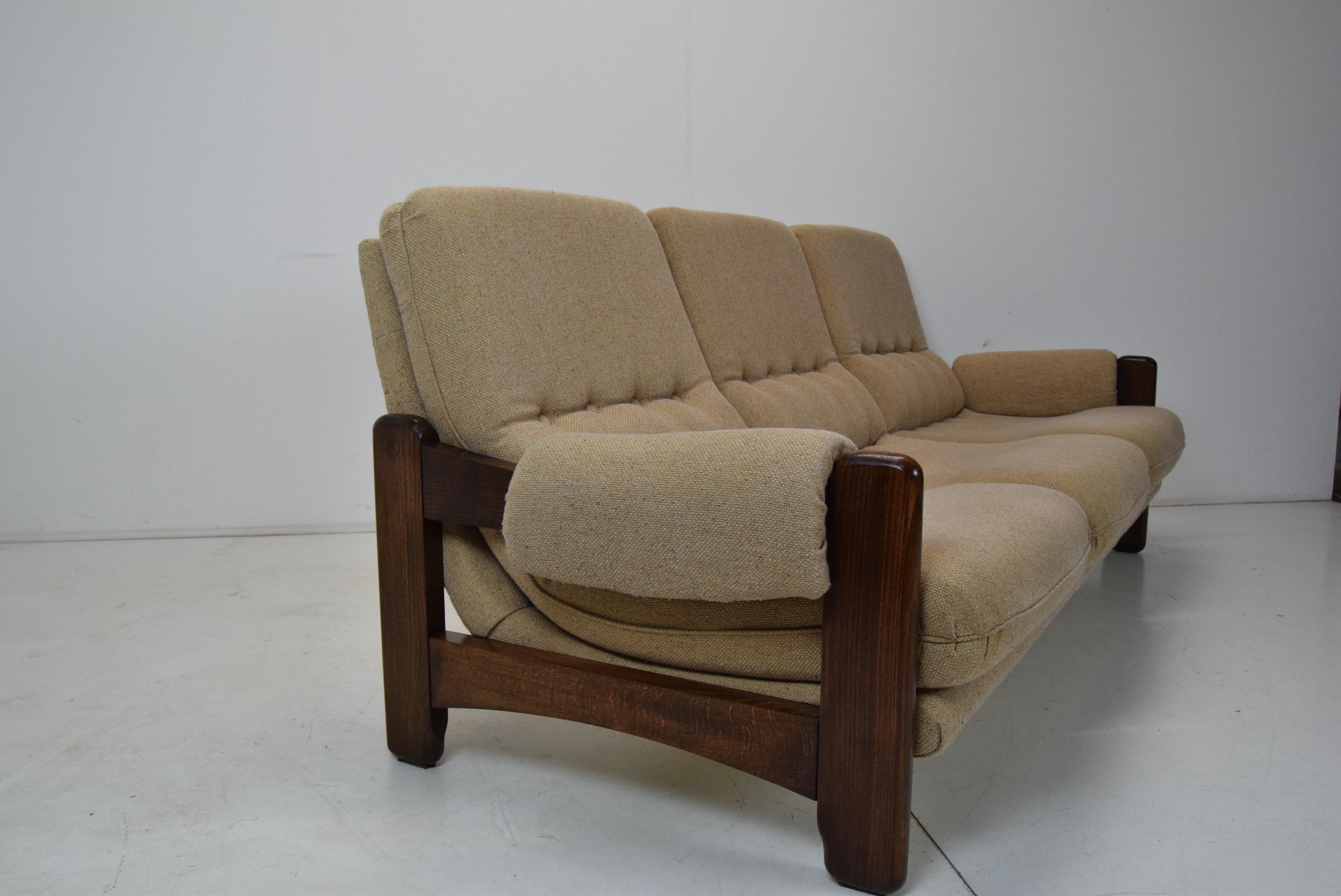 Drei-Sitz-Sofa aus der Mitte des Jahrhunderts, 1970''s.  im Angebot 5