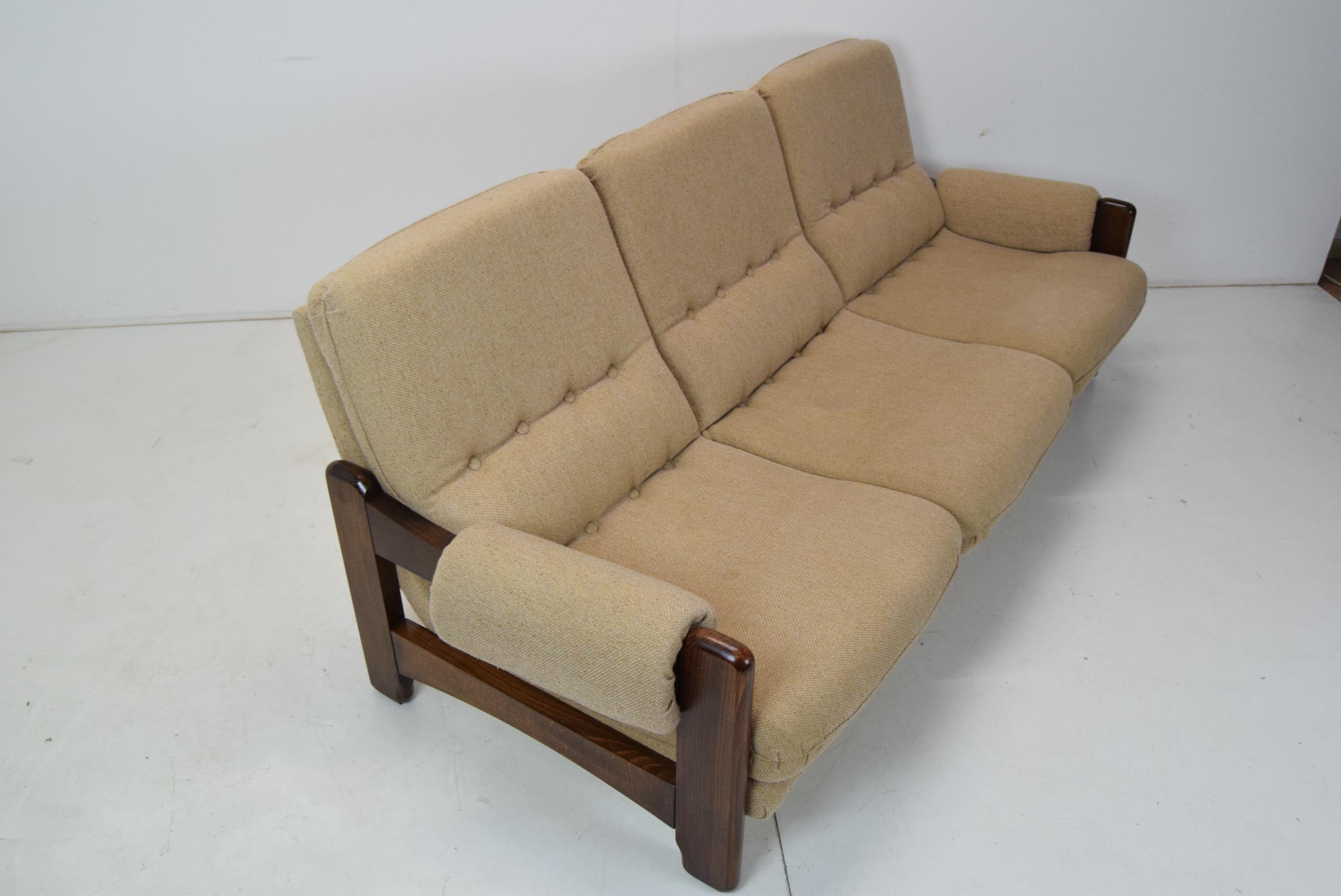 Drei-Sitz-Sofa aus der Mitte des Jahrhunderts, 1970''s.  im Angebot 6