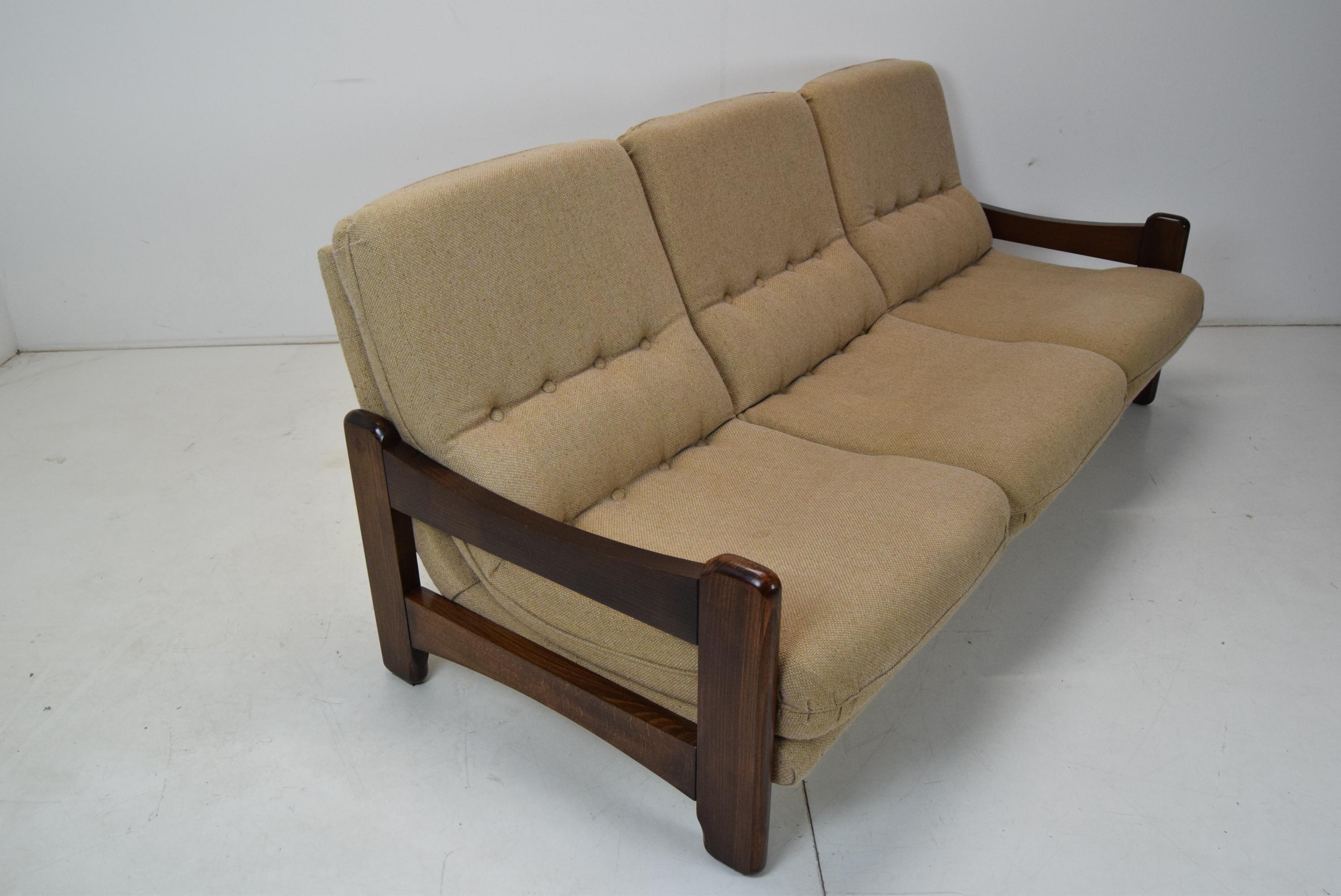 Drei-Sitz-Sofa aus der Mitte des Jahrhunderts, 1970''s.  im Angebot 7