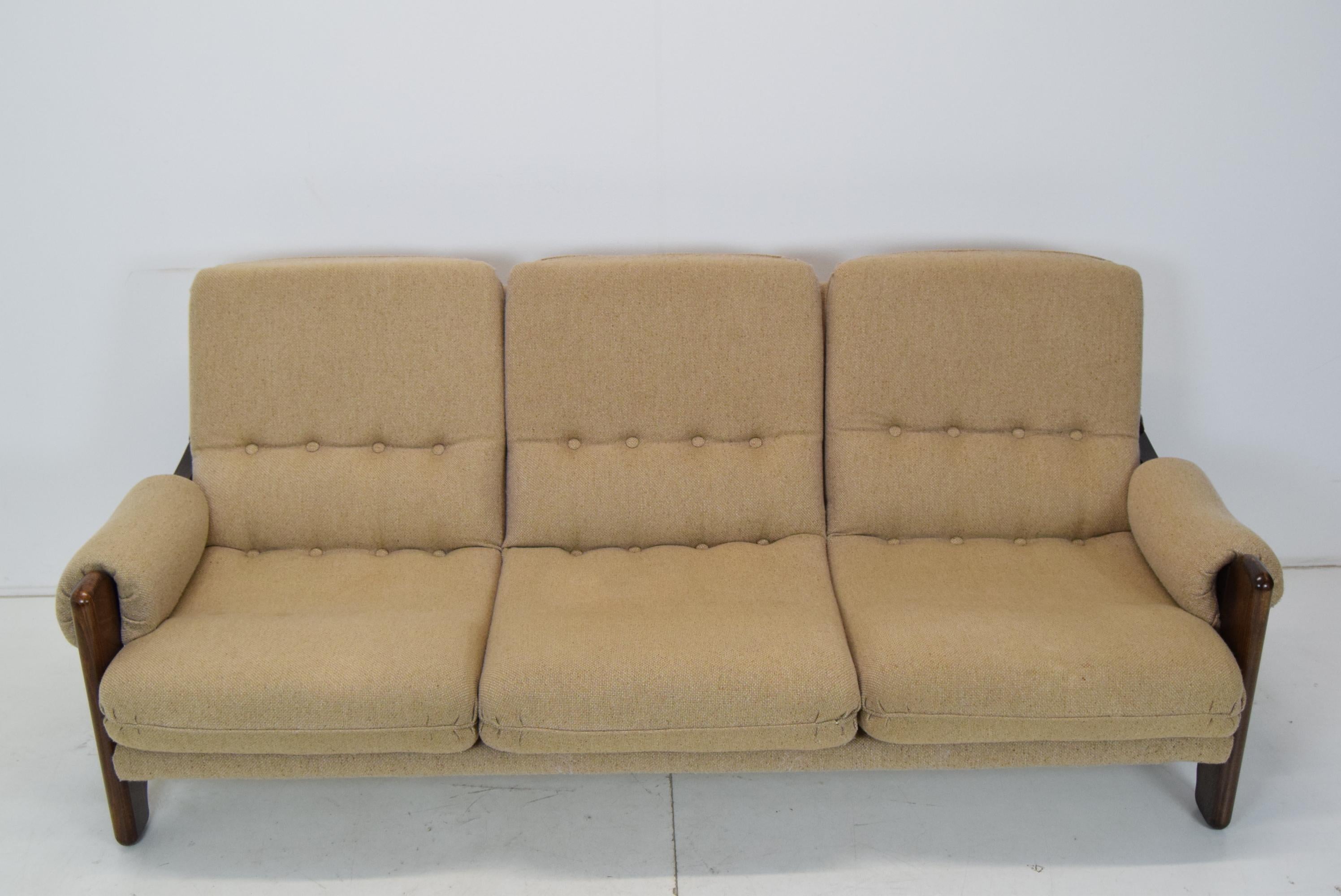 Drei-Sitz-Sofa aus der Mitte des Jahrhunderts, 1970''s.  (Moderne der Mitte des Jahrhunderts) im Angebot