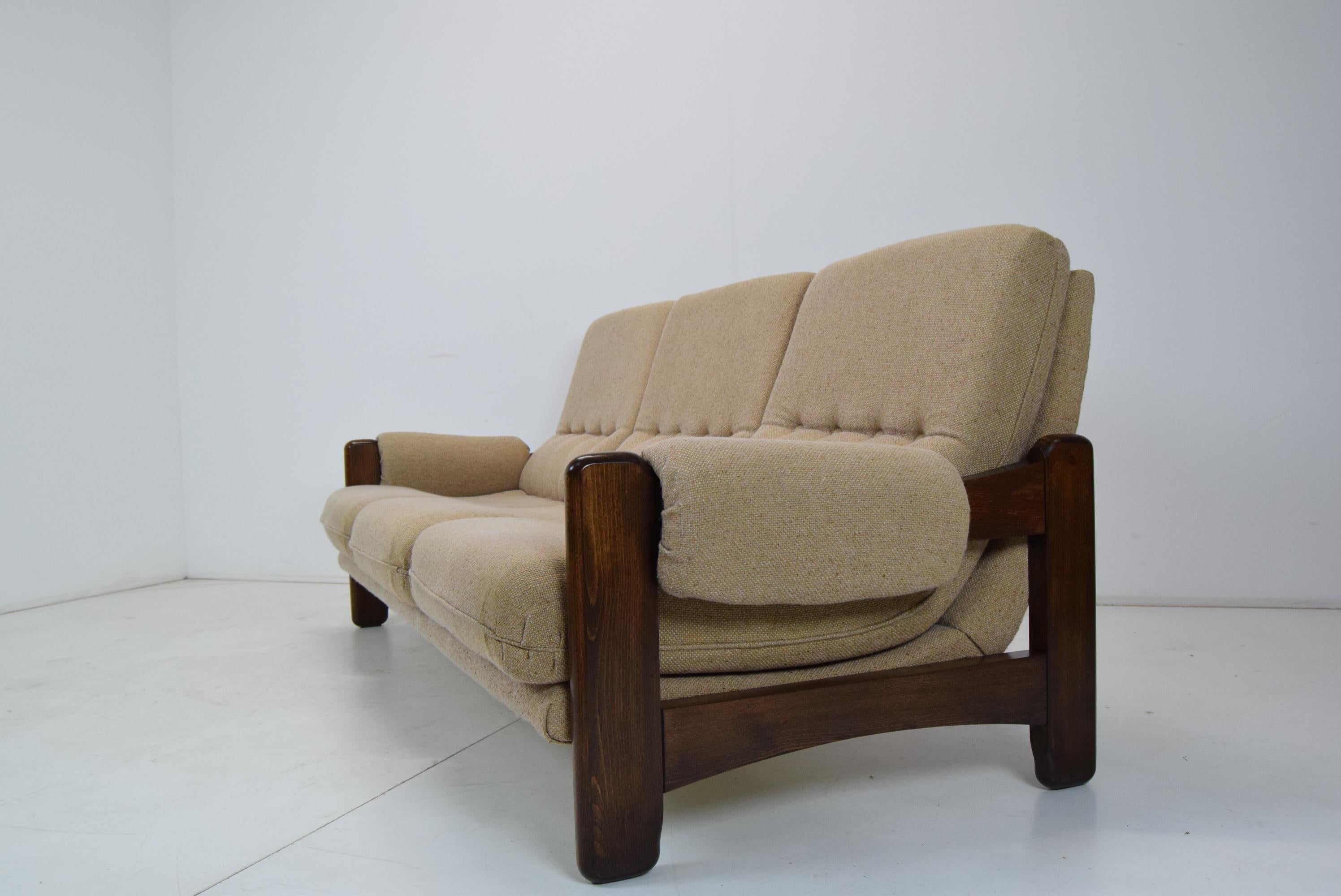Drei-Sitz-Sofa aus der Mitte des Jahrhunderts, 1970''s.  im Angebot 1