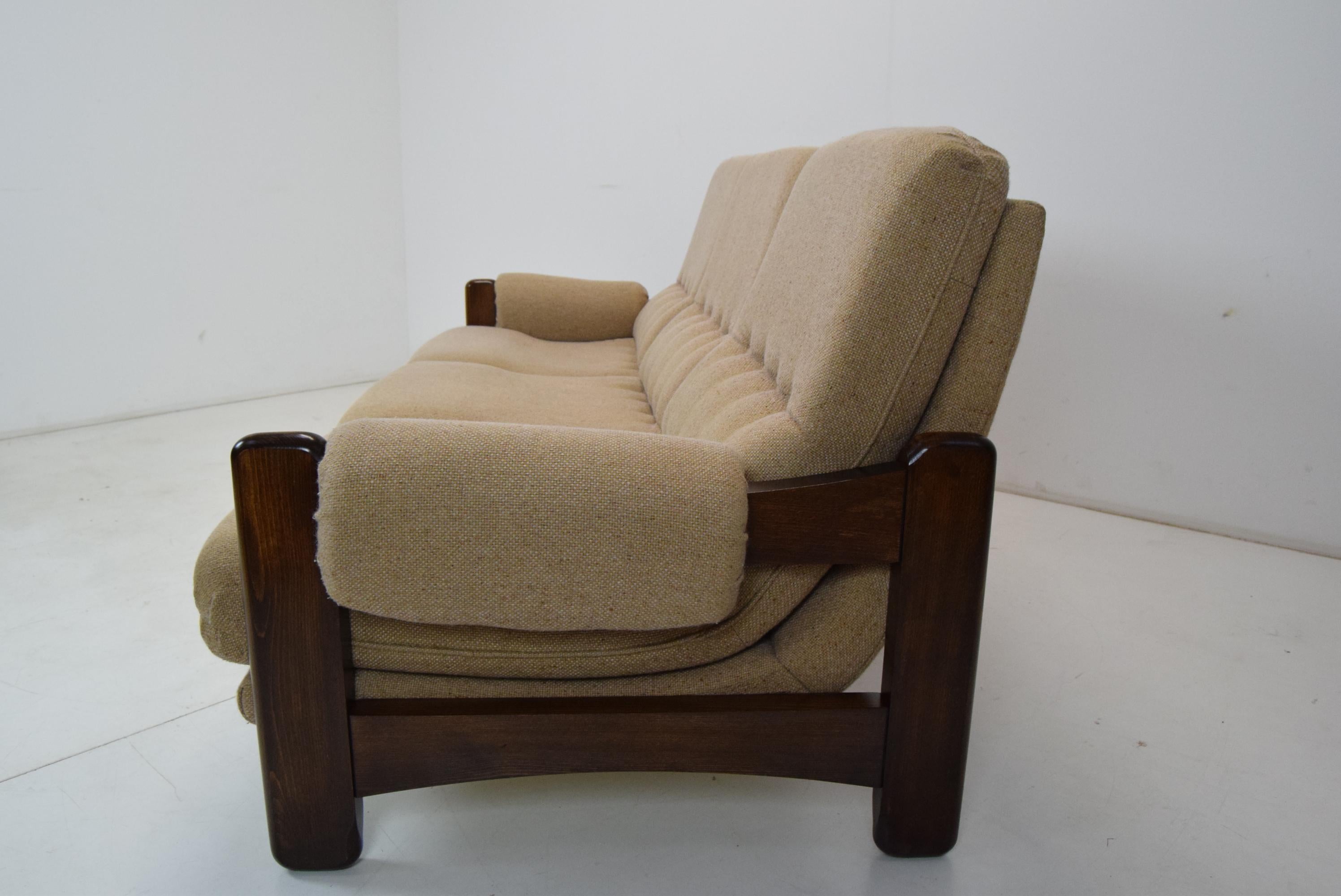 Drei-Sitz-Sofa aus der Mitte des Jahrhunderts, 1970''s.  im Angebot 2