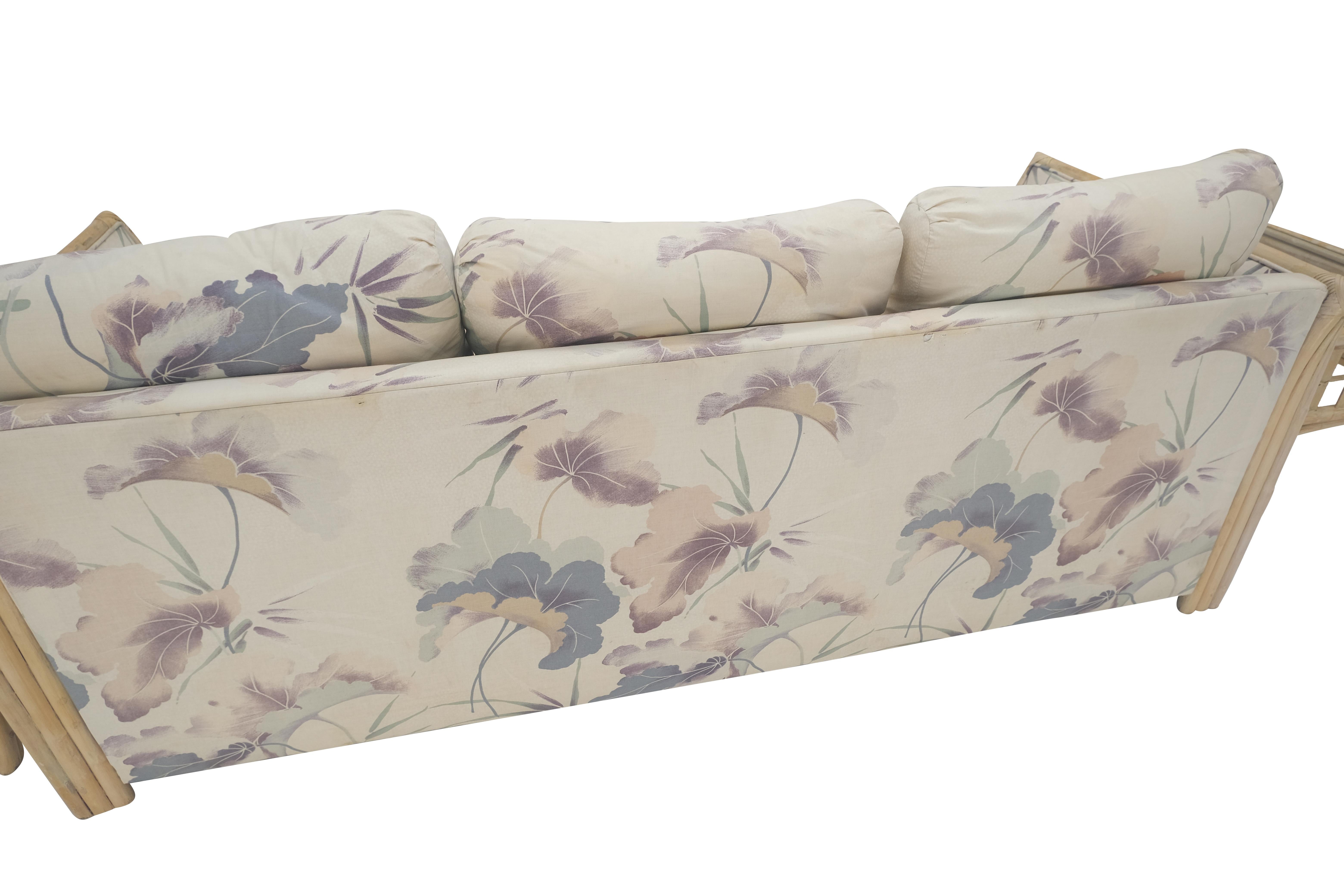 Mid Century Dreisitzer Bamboo Frame geblümt Polsterung Sofa Couch  im Angebot 5