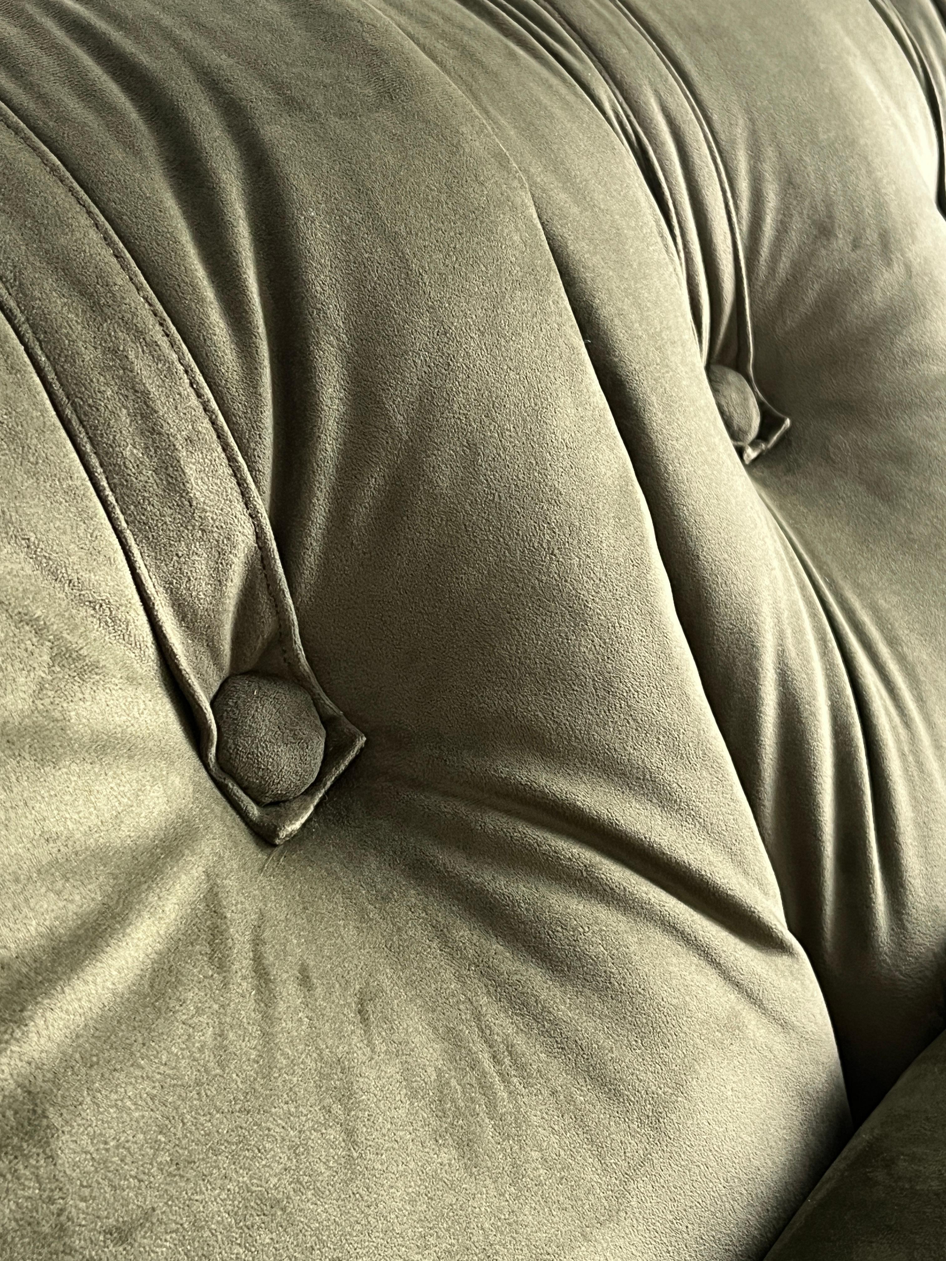 Sofá de tres plazas de mediados de siglo en terciopelo verde y acero tubular cromado, años 70 3