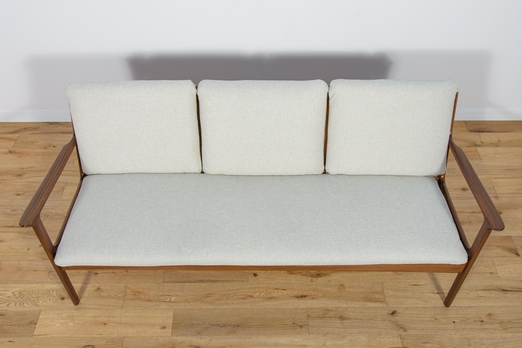 Mid-Century Modern Canapé trois places modèle PJ112 du milieu du siècle dernier  par Ole Wanscher pour Poul Jeppesens. en vente