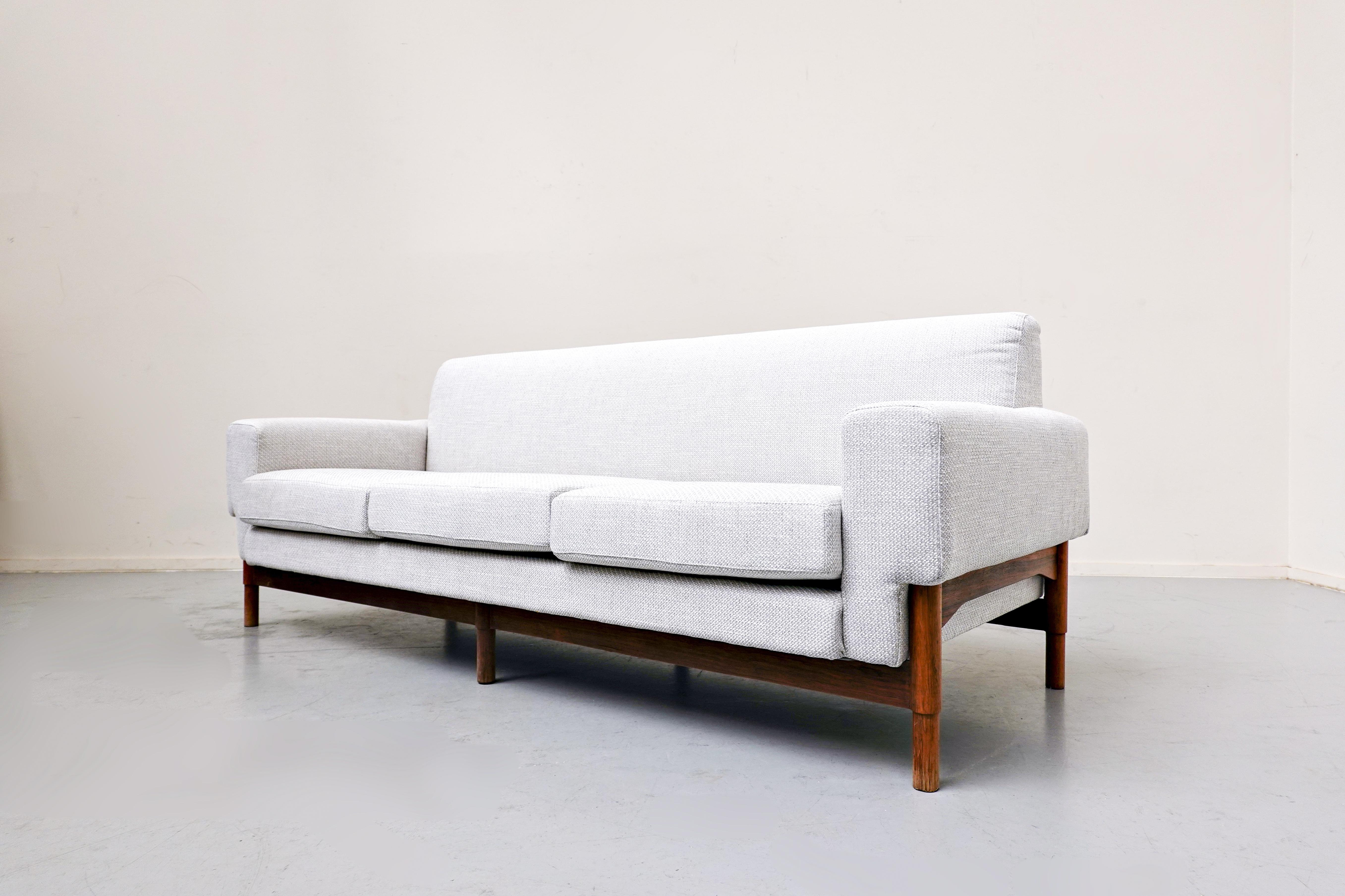 Mid-century Modern White three seater walnut sofa by Sapiroti, Italy, 1960s.
European