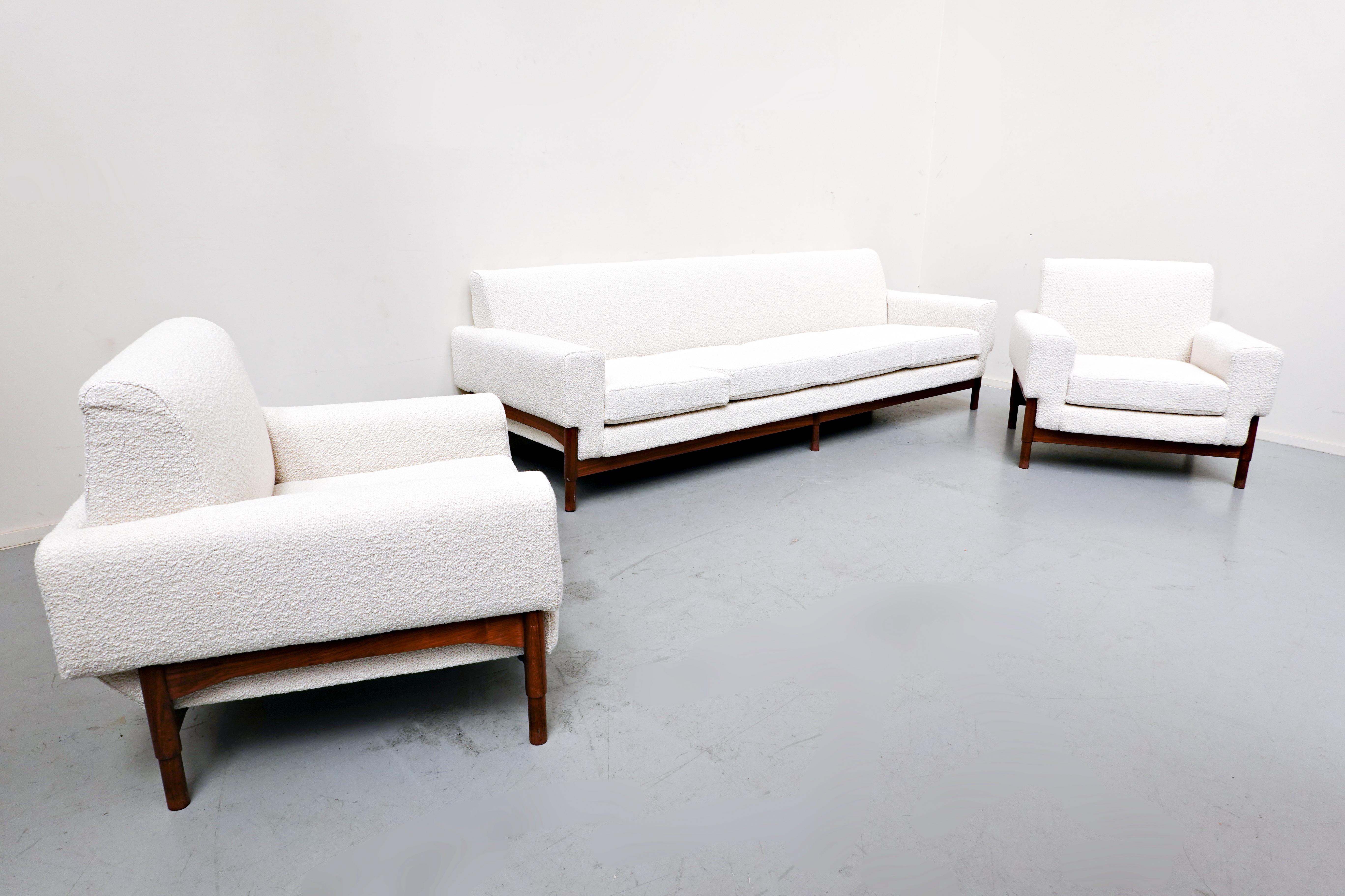 Mid-Century Modern White Three Seater Walnut Sofa by Sapiroti, Italy, 1960s
European 