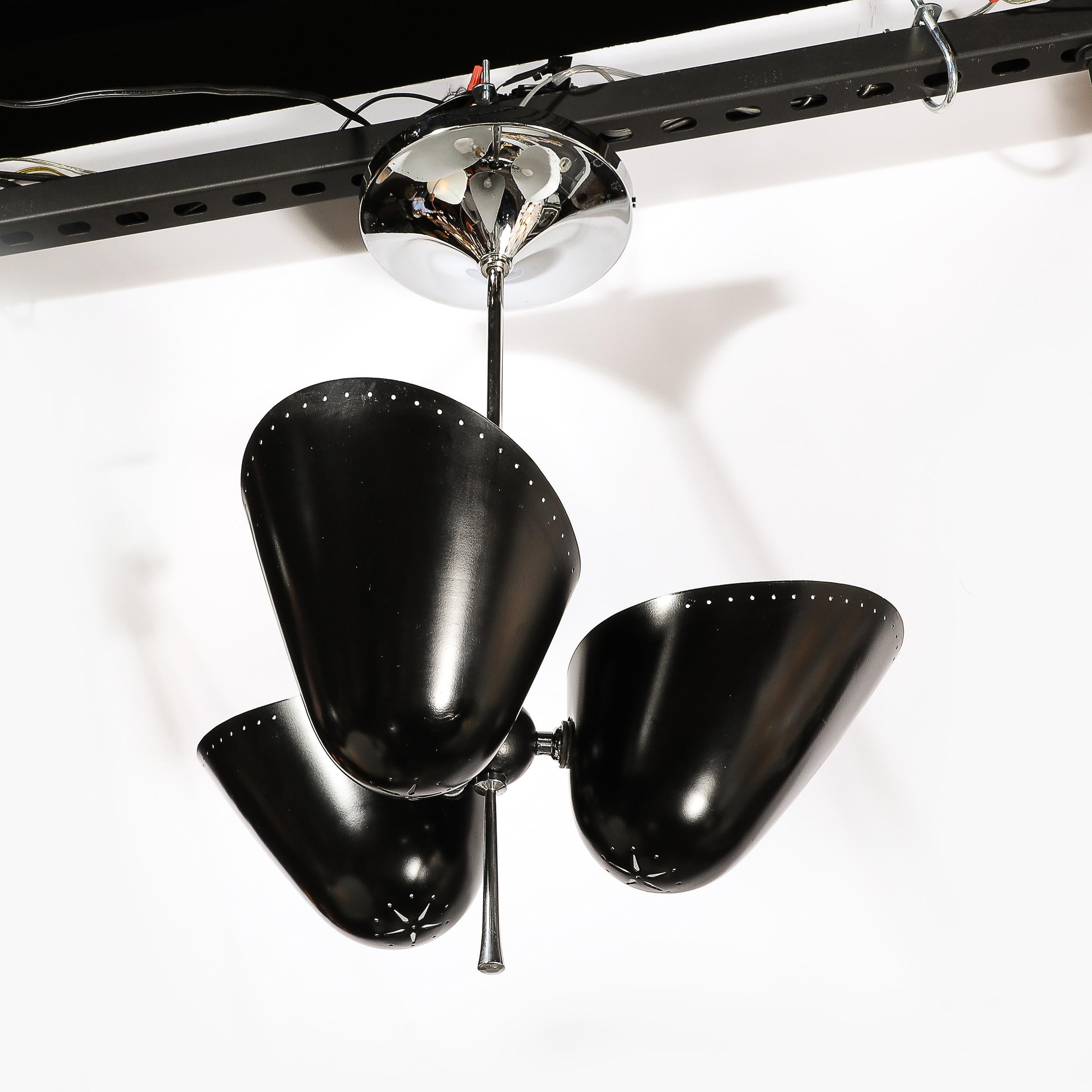 Lampadario di metà secolo a tre paralumi in smalto nero e cromo di Troughton & Young in vendita 6