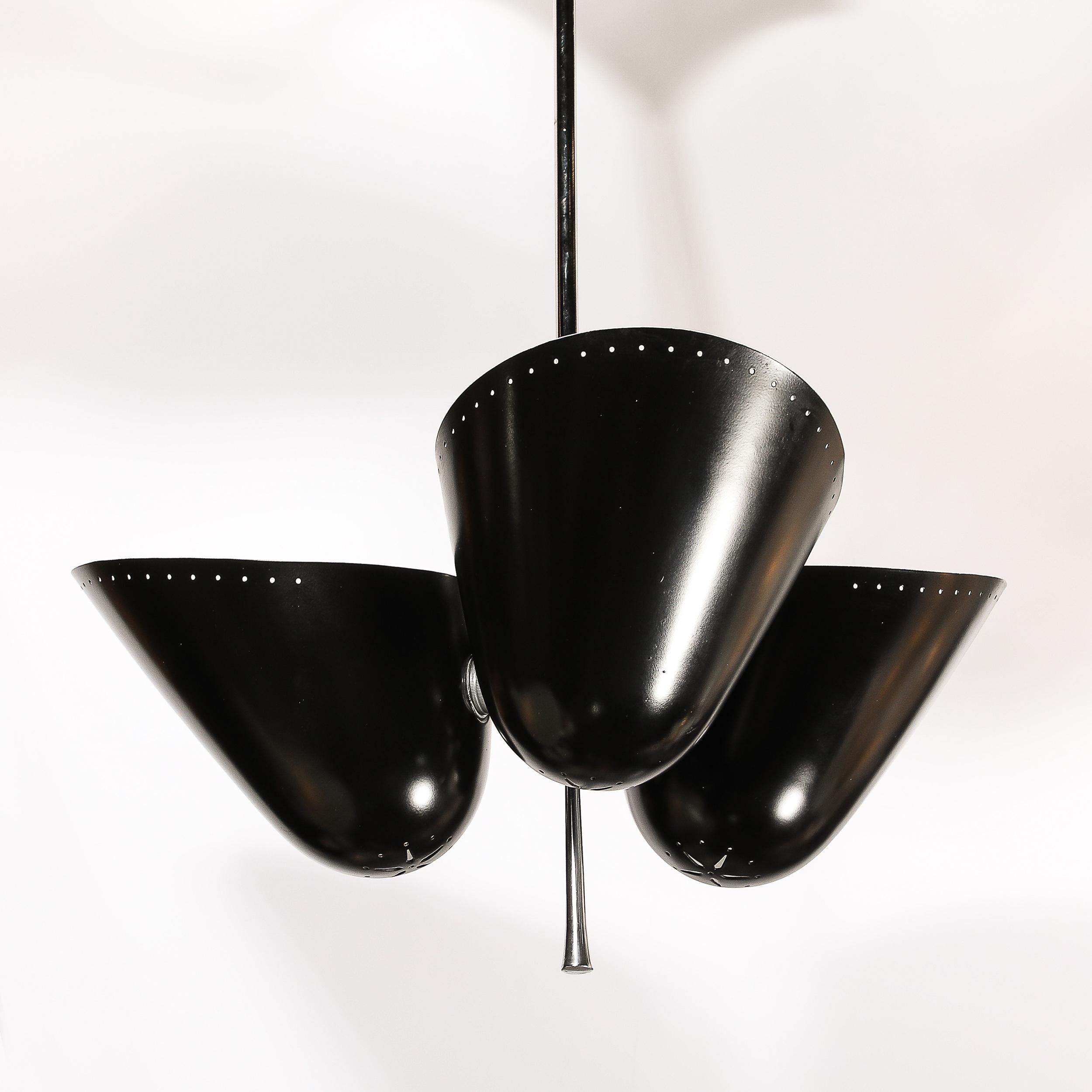 Smalto Lampadario di metà secolo a tre paralumi in smalto nero e cromo di Troughton & Young in vendita