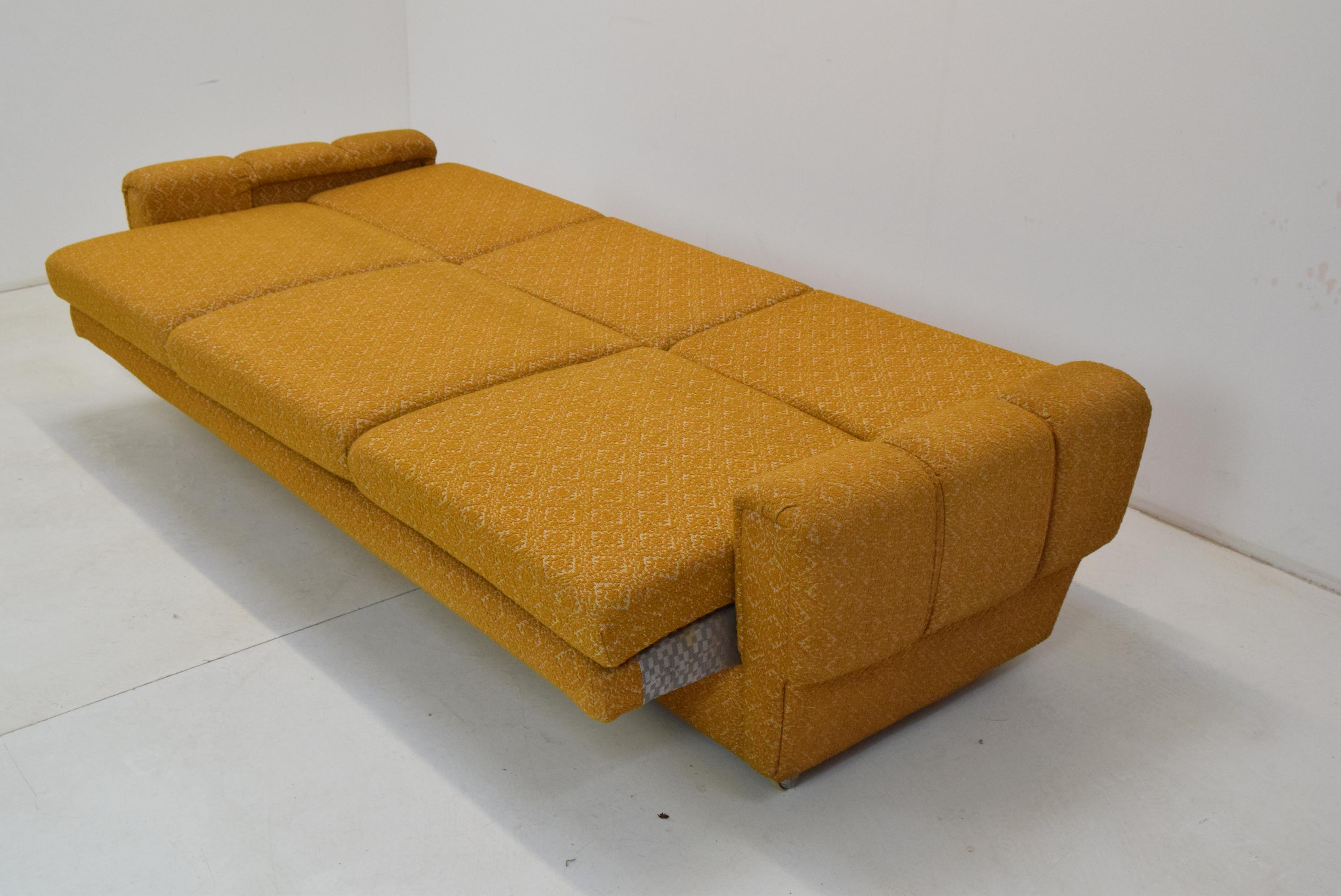 Midcentury Three Sofa or Daybed, 1970s 4