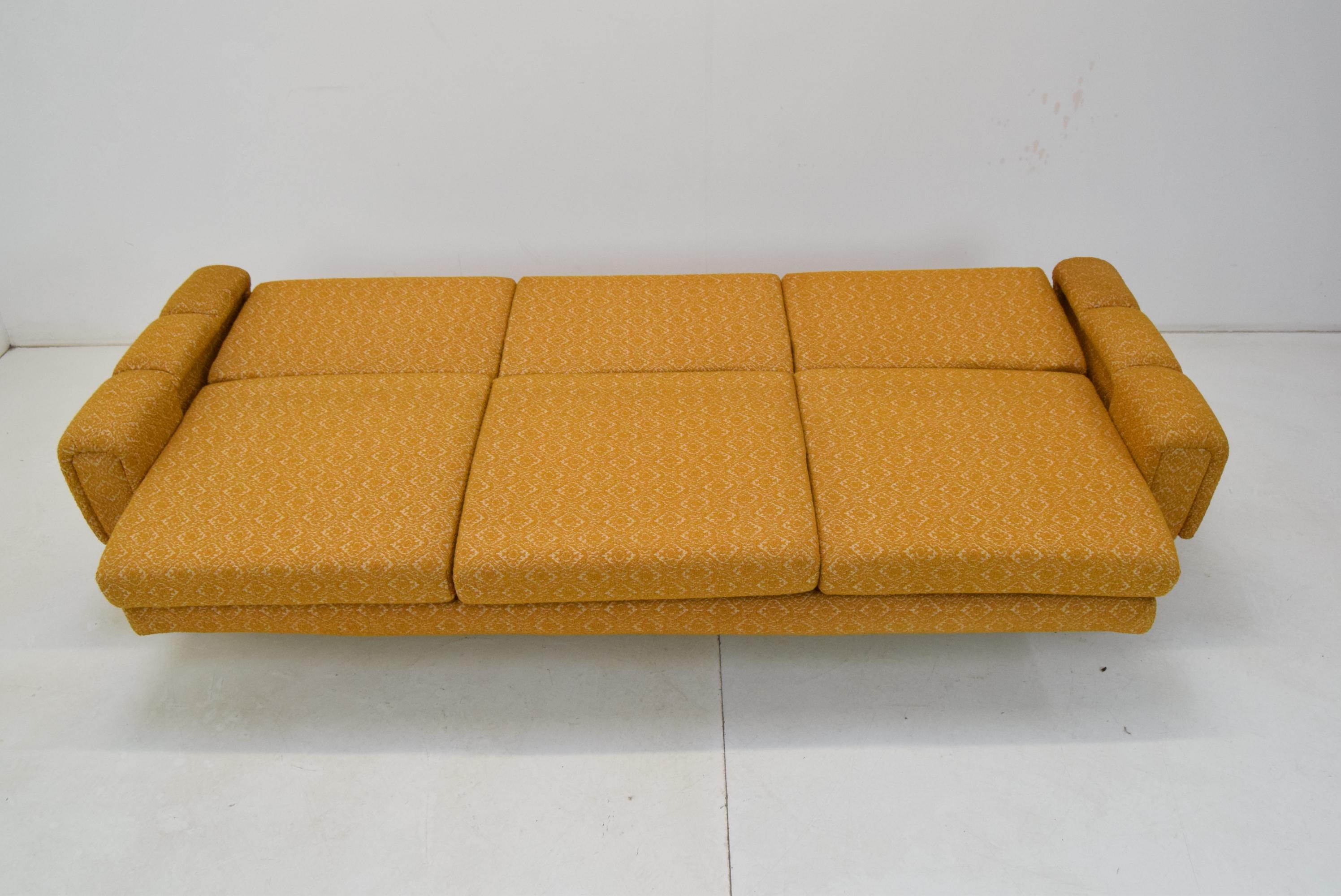 Midcentury Three Sofa or Daybed, 1970s 5