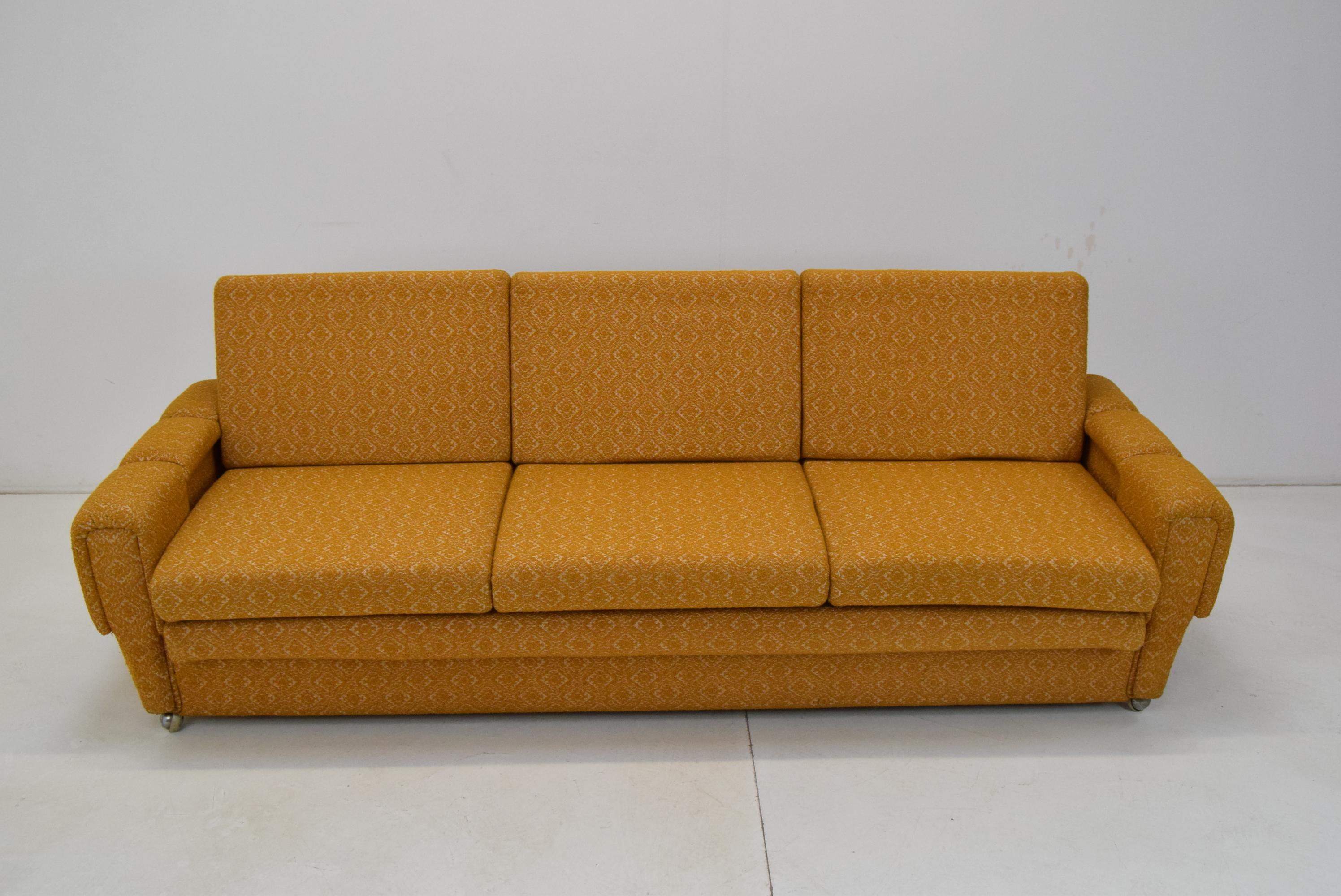 Made in Czechoslovakia
Made of Fabric
Dimensions when unfolded, depth 100cm, length 184cm
Good Original condition.