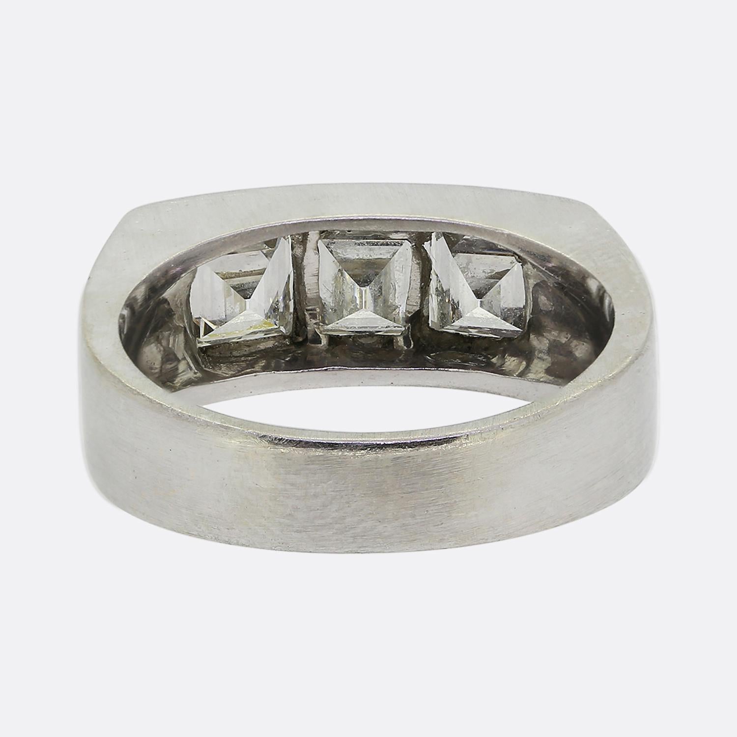 Mid Century Three-Stone Carré Cut Diamond Ring In Good Condition For Sale In London, GB