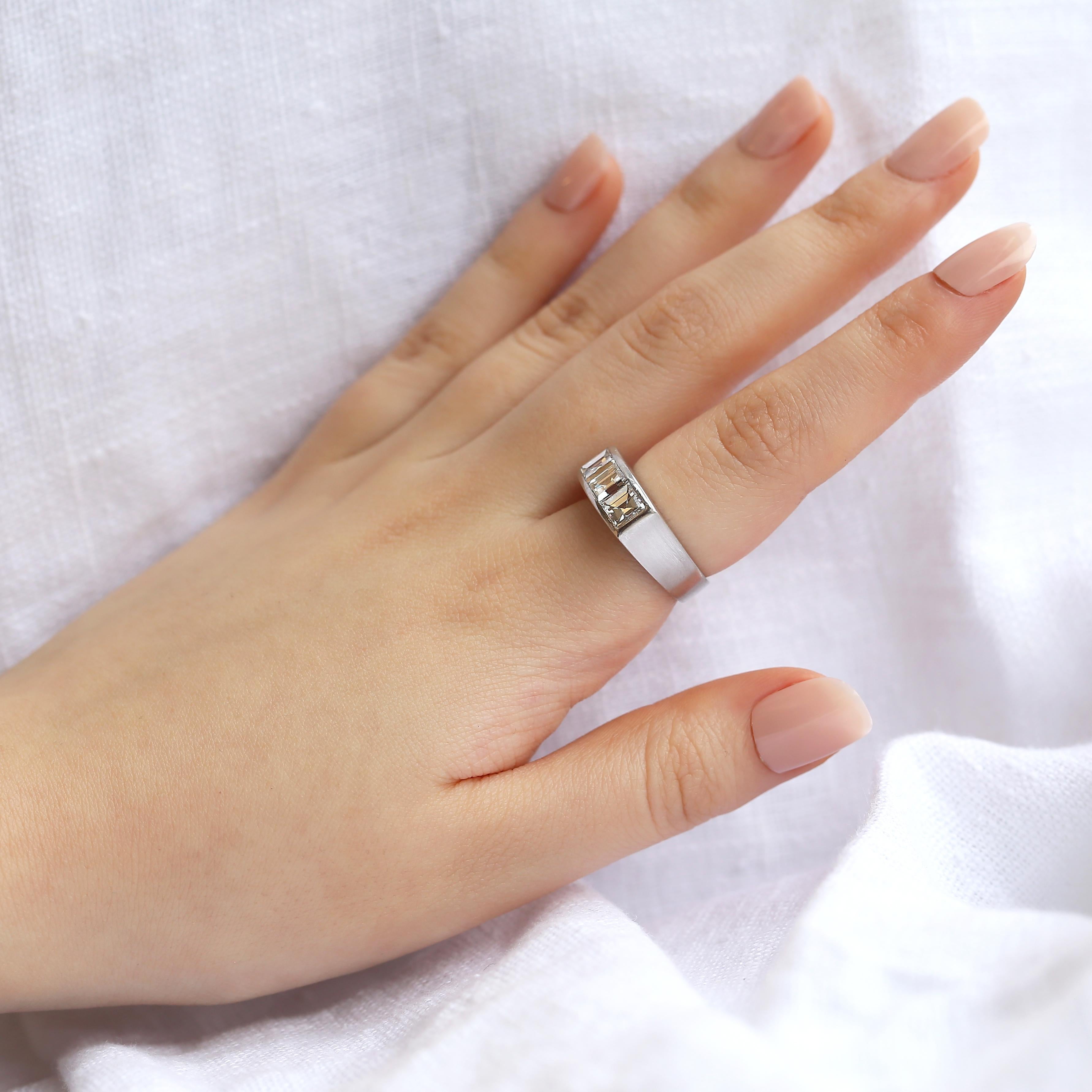 Mid Century Three-Stone Carré Cut Diamond Ring For Sale 1