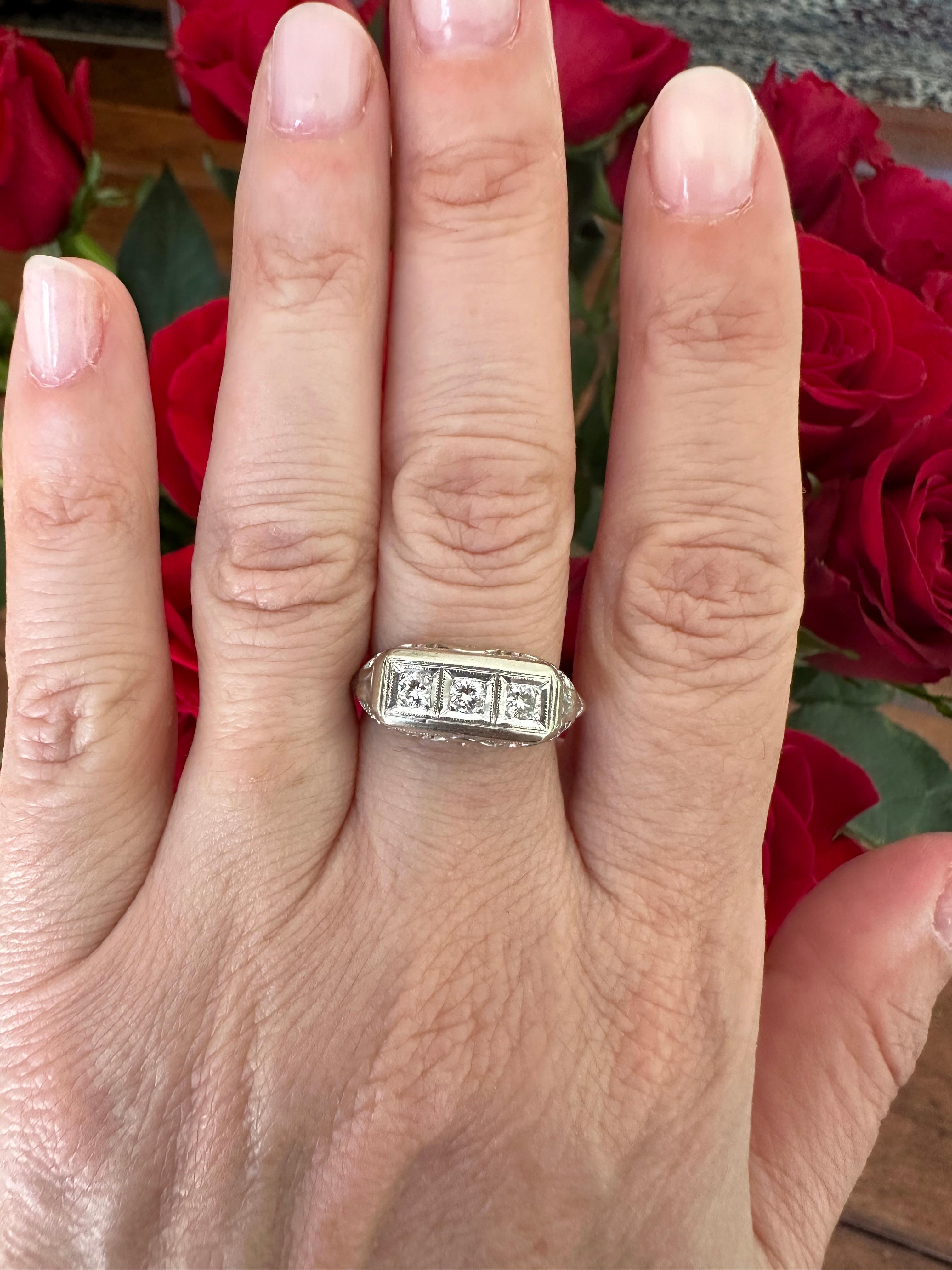 Mid-Century Three-Stone Diamond and Filigree Ring For Sale 2