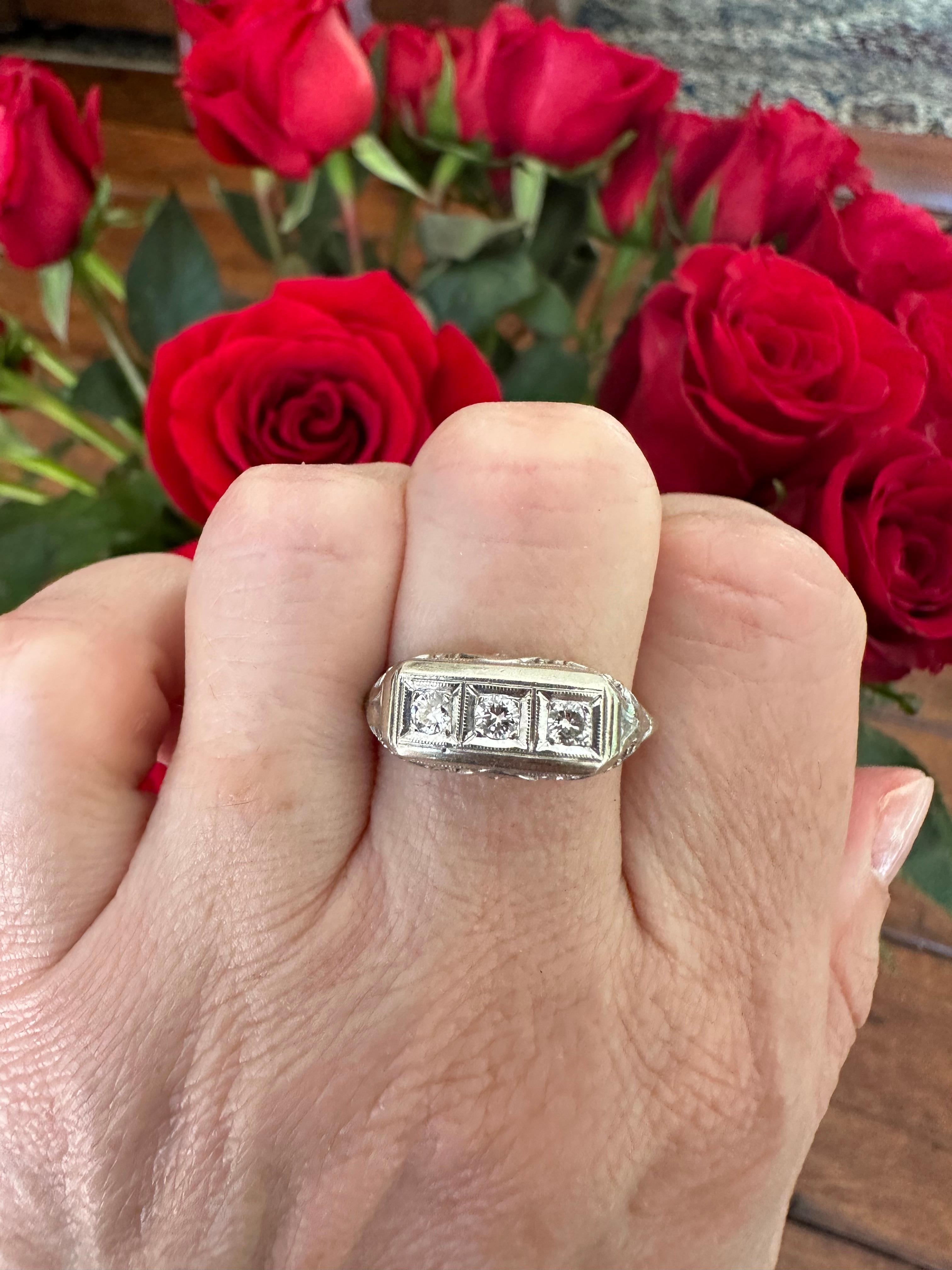 Mid-Century Three-Stone Diamond and Filigree Ring For Sale 3