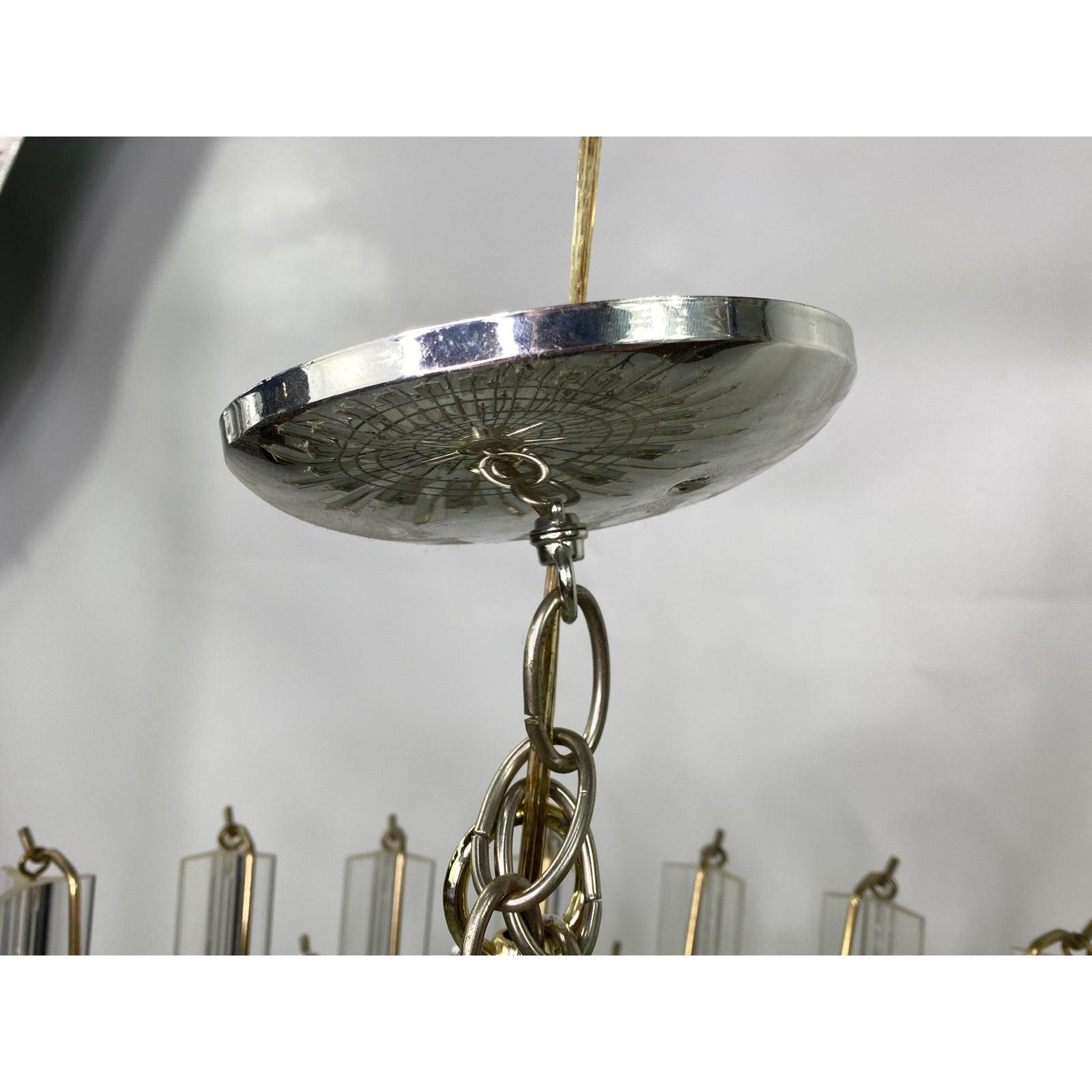 Americano Lampadario a tre piani in lucite del Medioevo in vendita