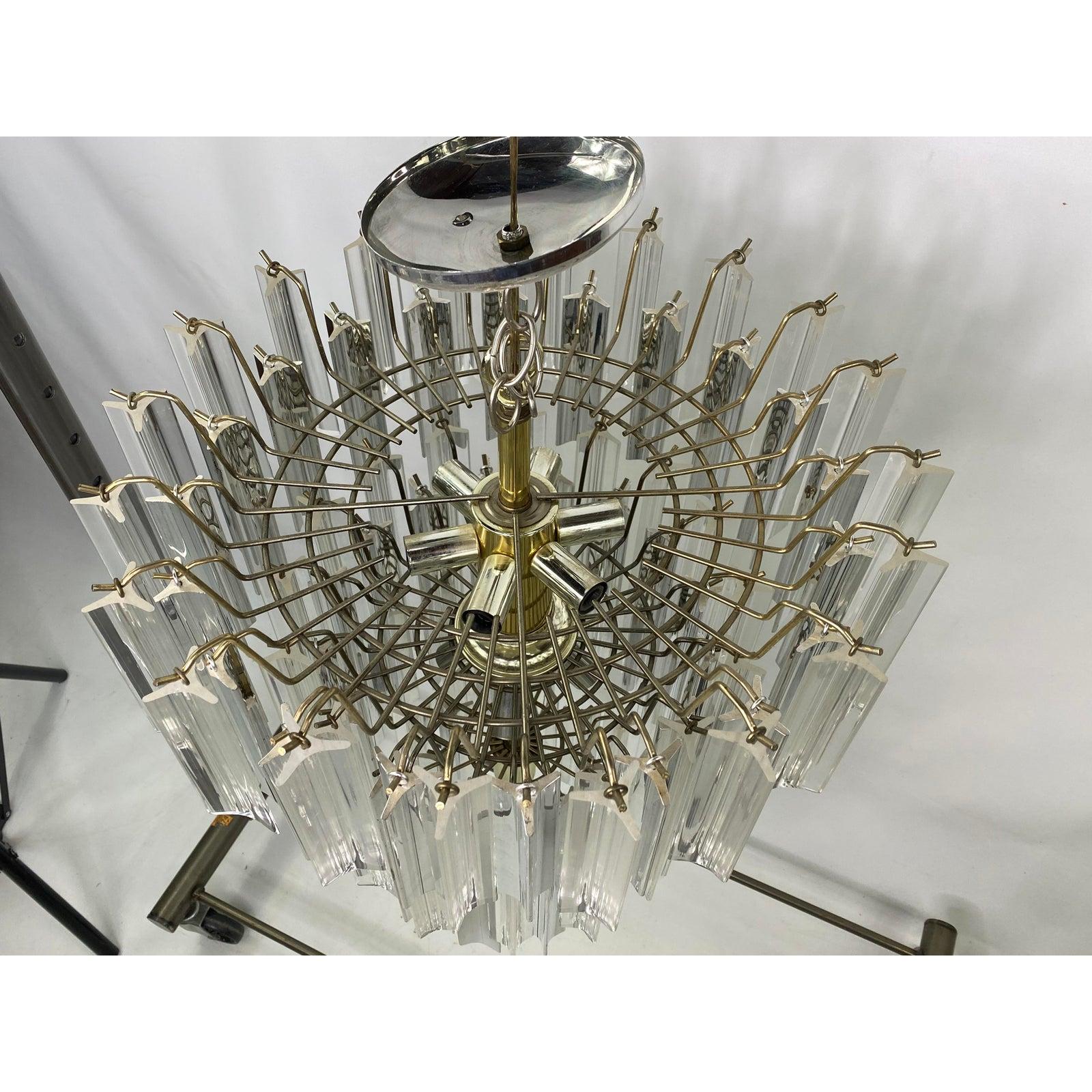 Mid-Century Three-Tier Lucite Chandelier In Good Condition For Sale In Esperance, NY
